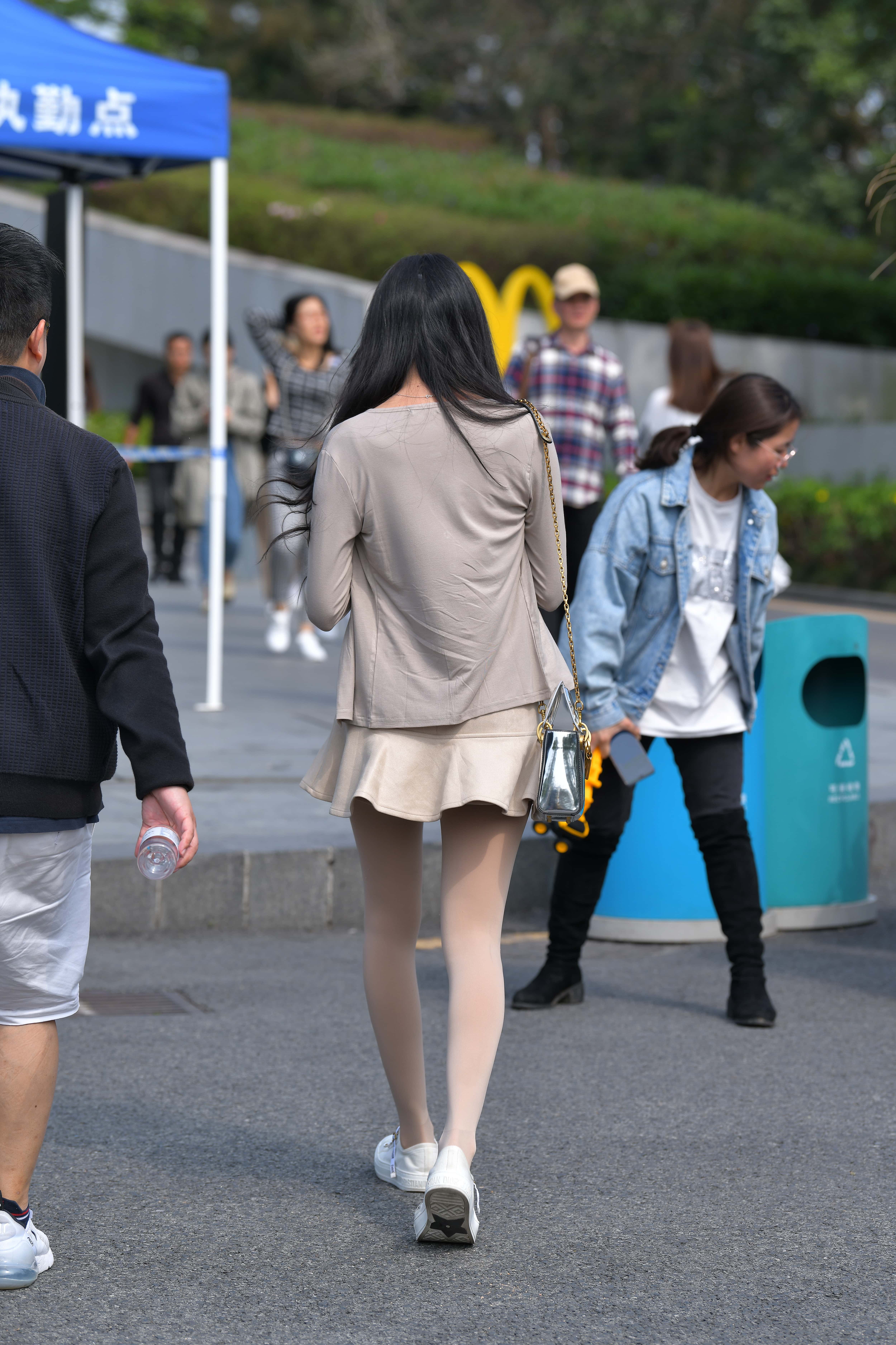 GS-K264 短裙，肉丝，小白鞋美女 【31P 449M】