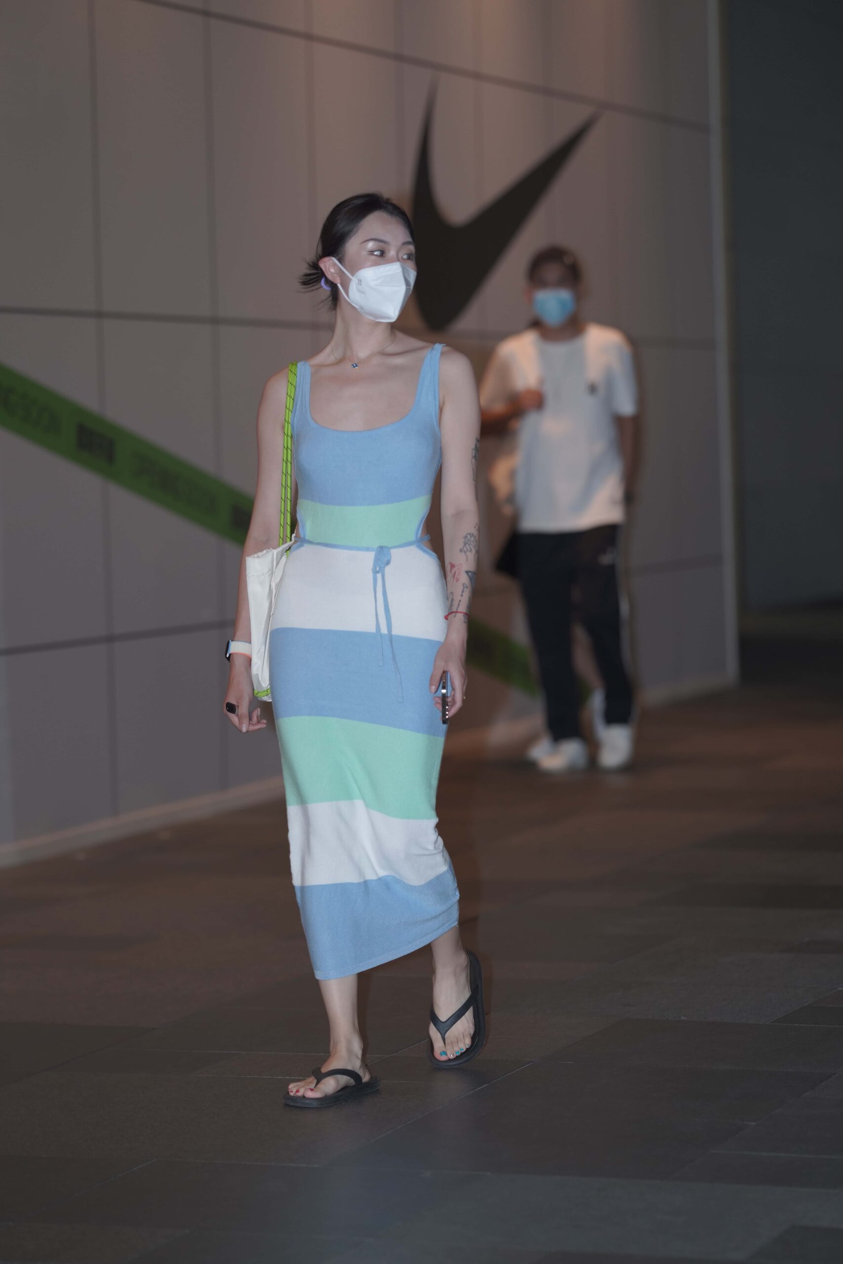 GS-T796 街拍长裙姐姐 【21P 308M】