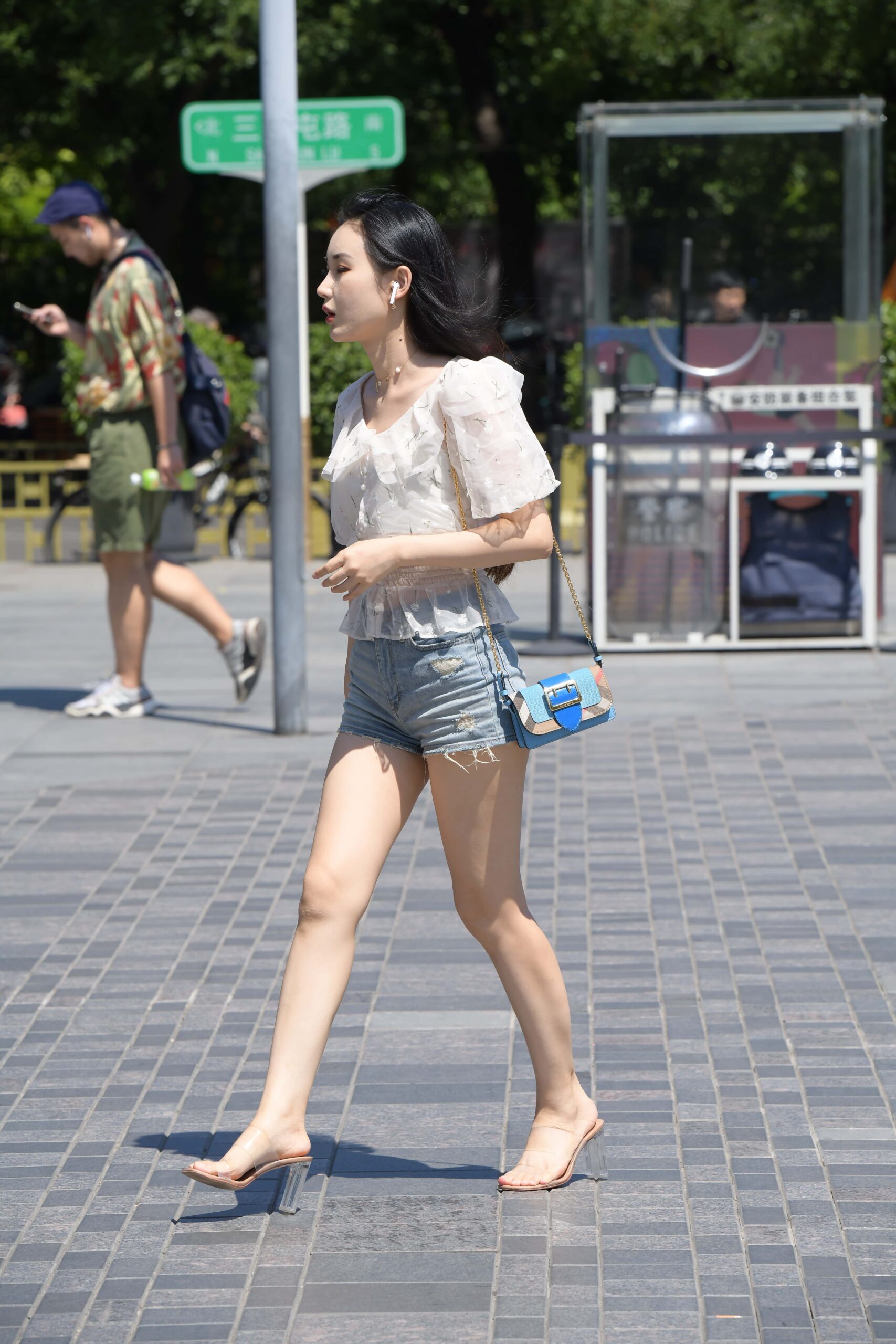 GS-X836 热裤美腿小姐姐 【84P 1.99G】