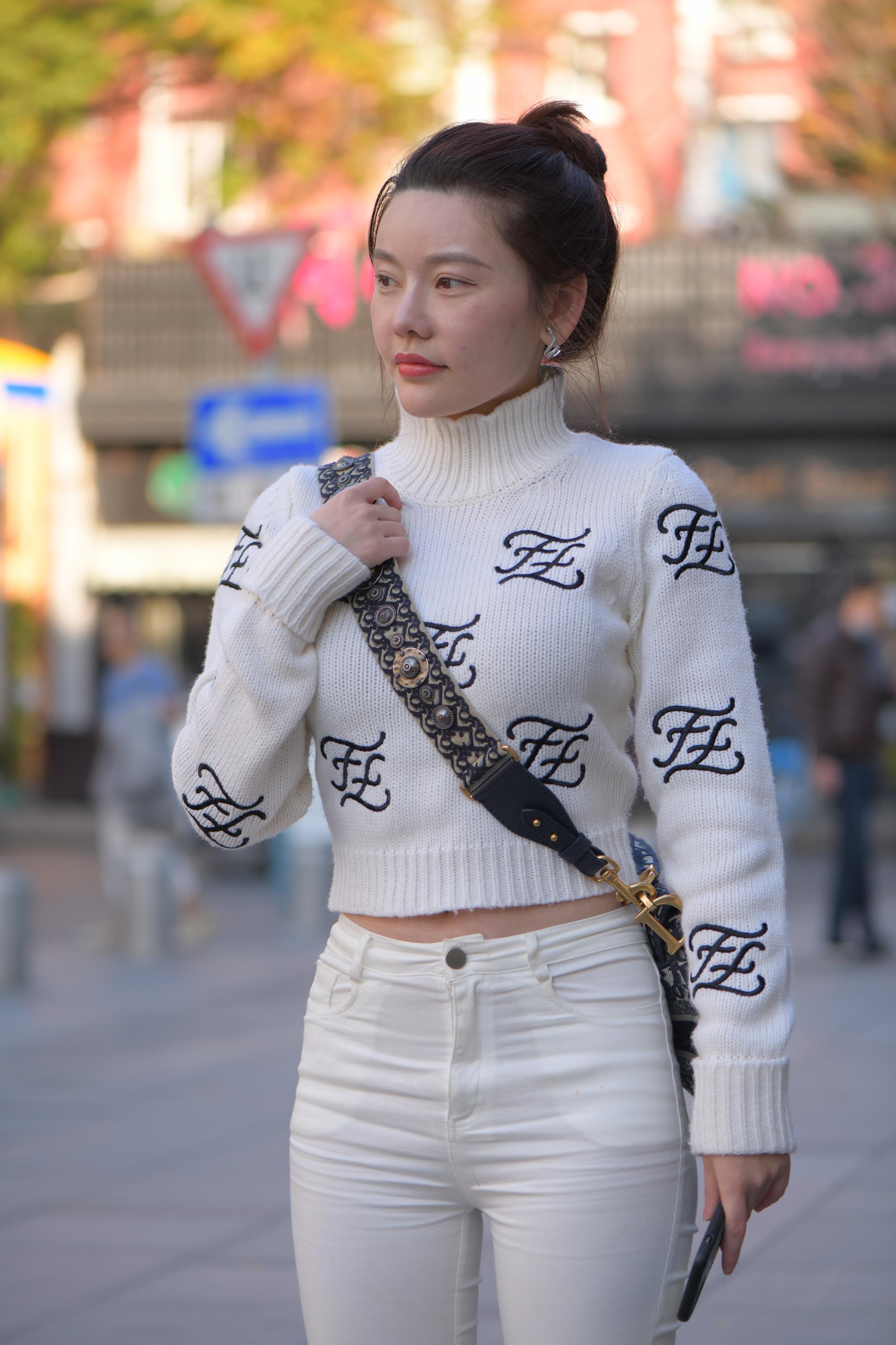 No.9942 性感白色牛仔裤 [202P-4.64GB]