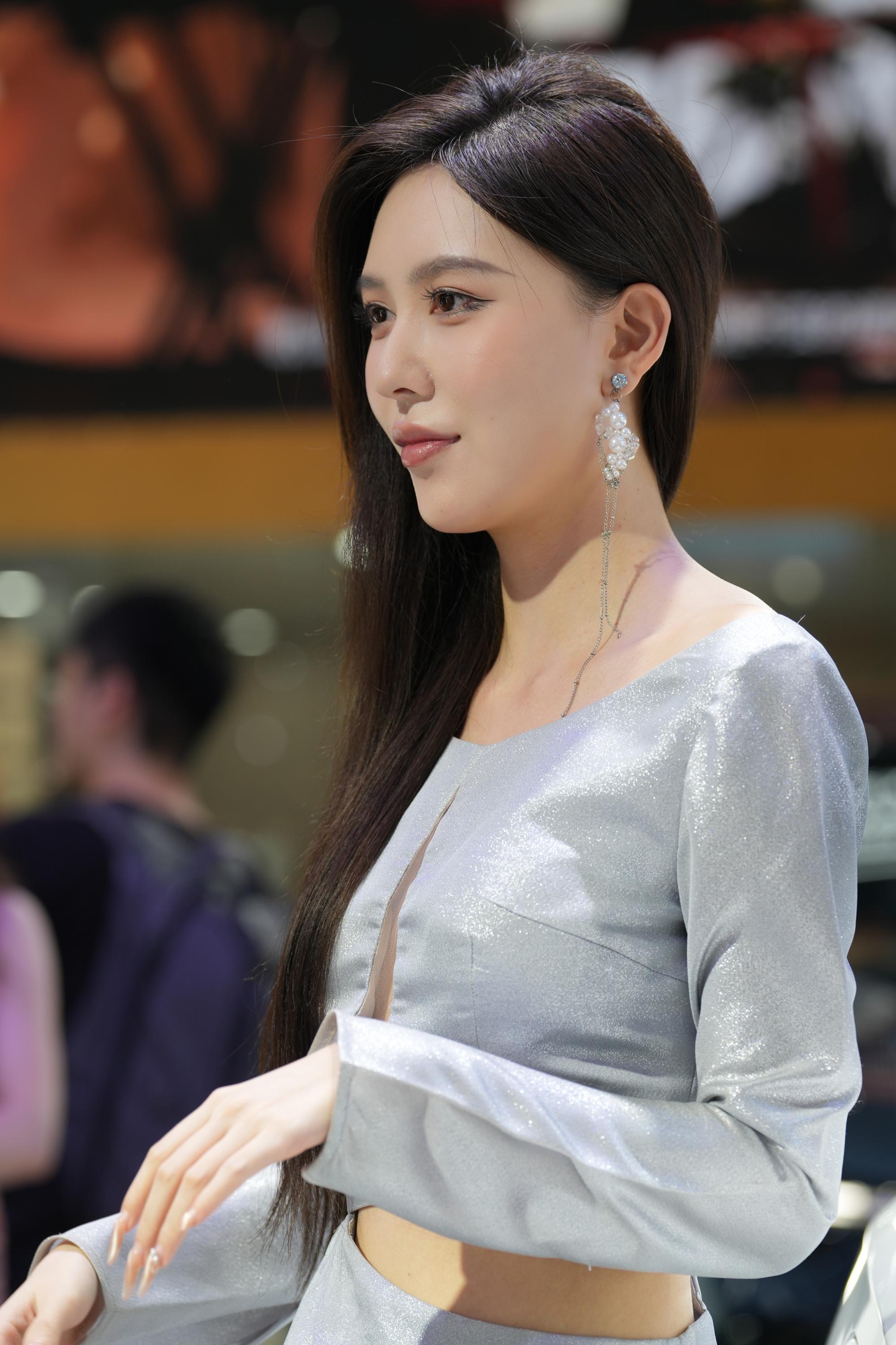 No.9941 银色长裙易小寒 [206P-6.88GB]