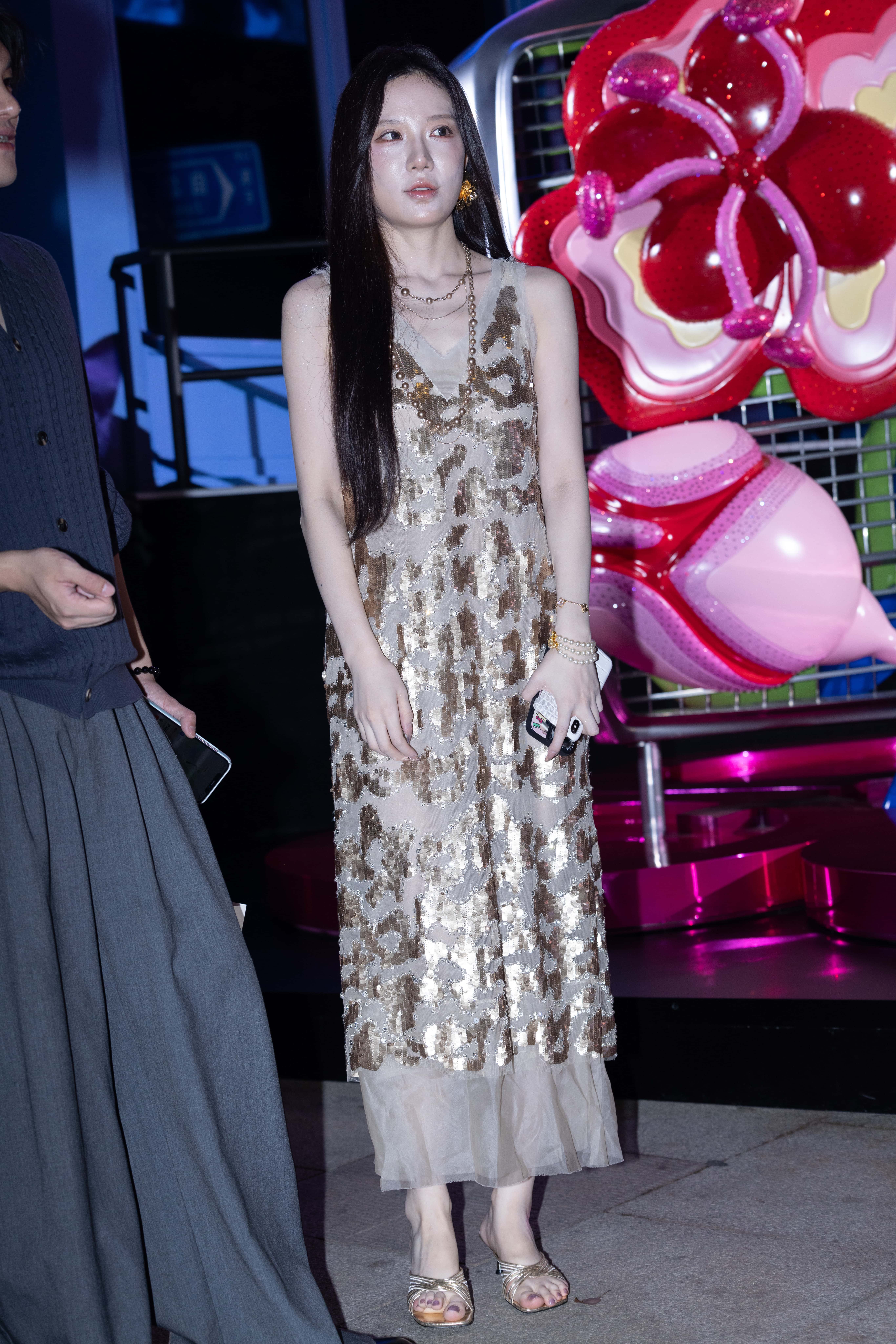 No.9882 靓丽亮片裙 [70P-659MB]