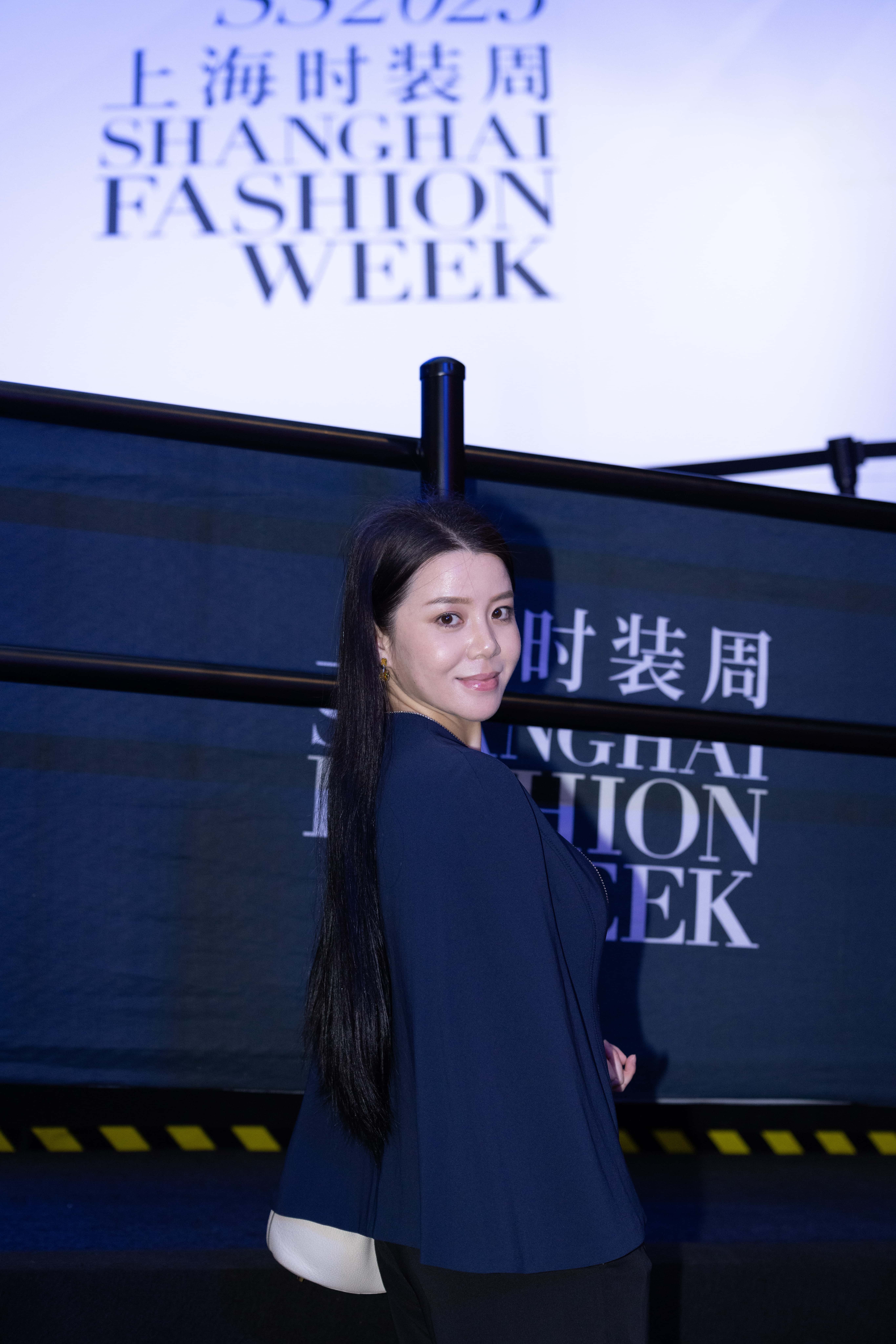 GS-T899 时装周少妇，上海巨无霸3季 【325P 3.09G】