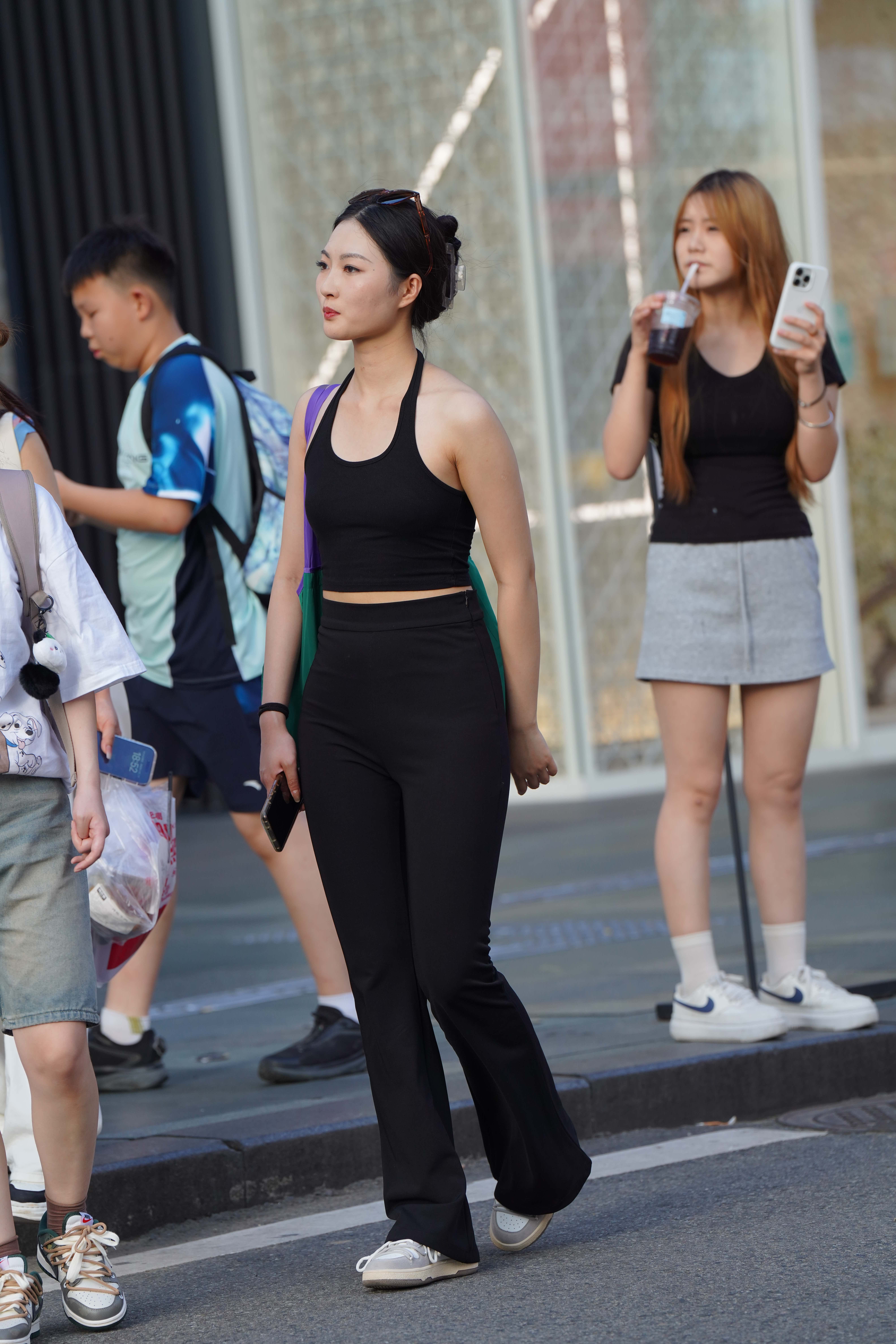 GS-X893 街拍黑色长裤美眉 【48P 703M】