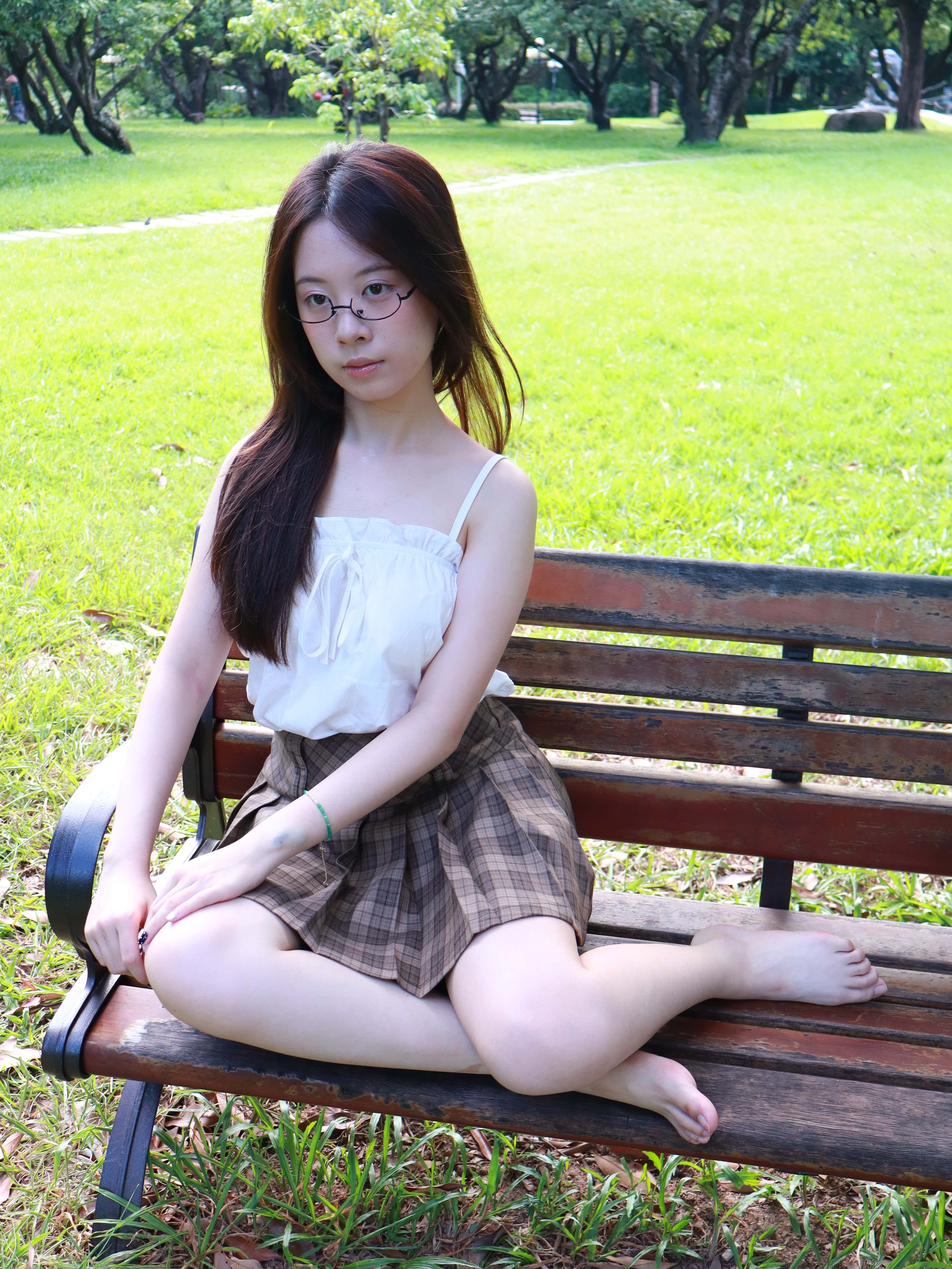 GS-YP13号作品 半框眼镜高颜值小妹 [196P52V-4.38GB]