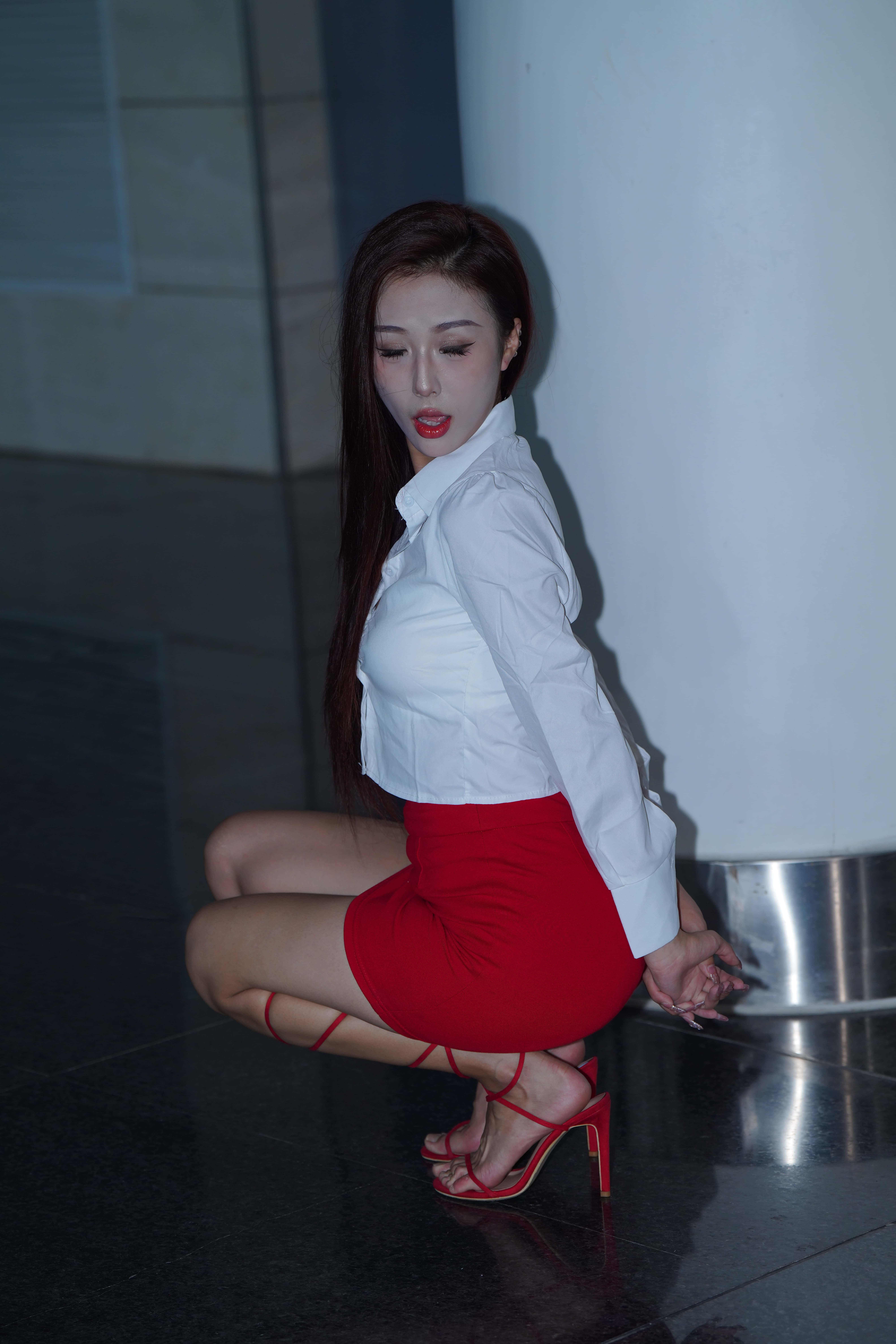 GS-X944 红裙高跟 【70P 1.07G】