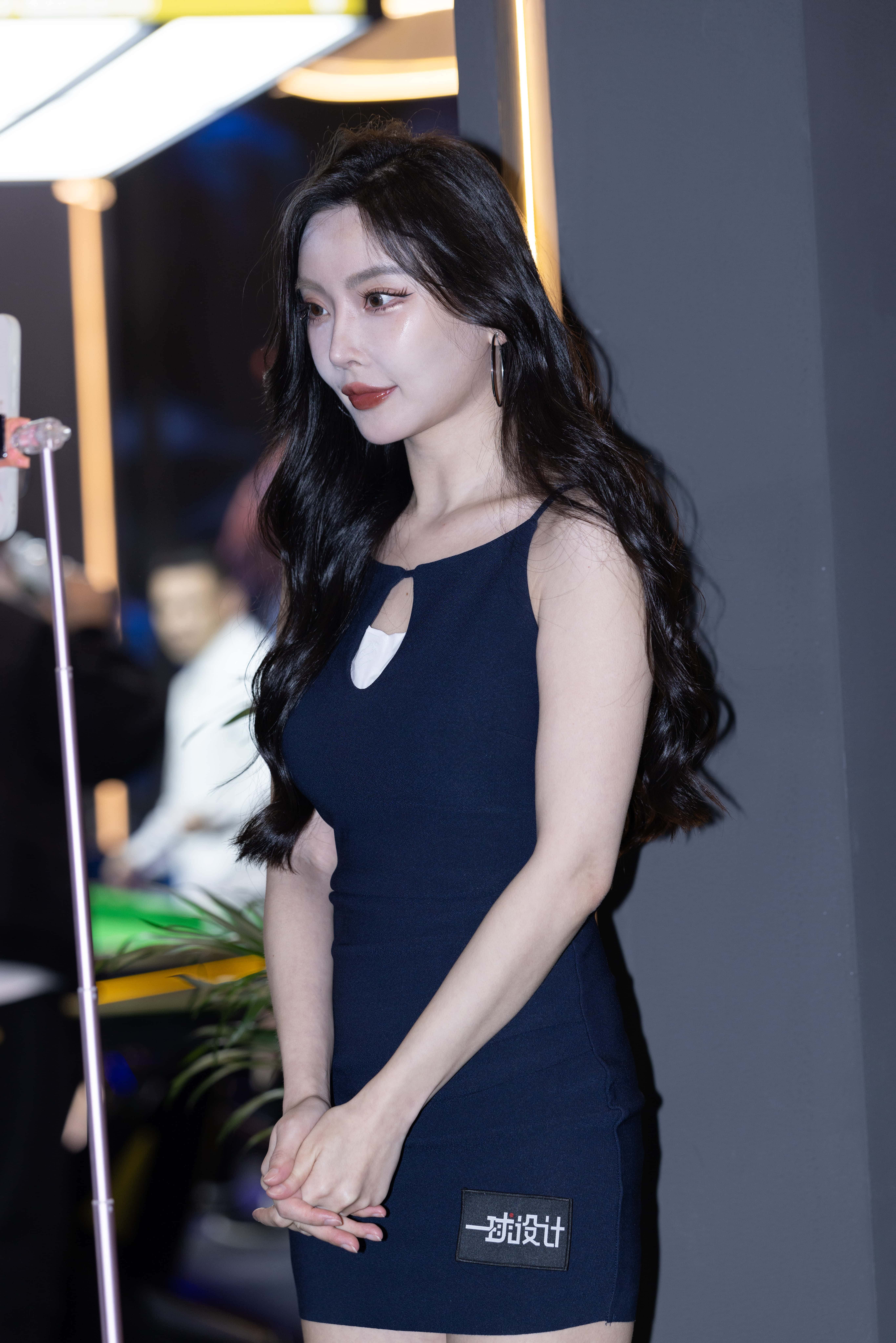 No.9923 蓝色修身裙 [141P-1.31GB]