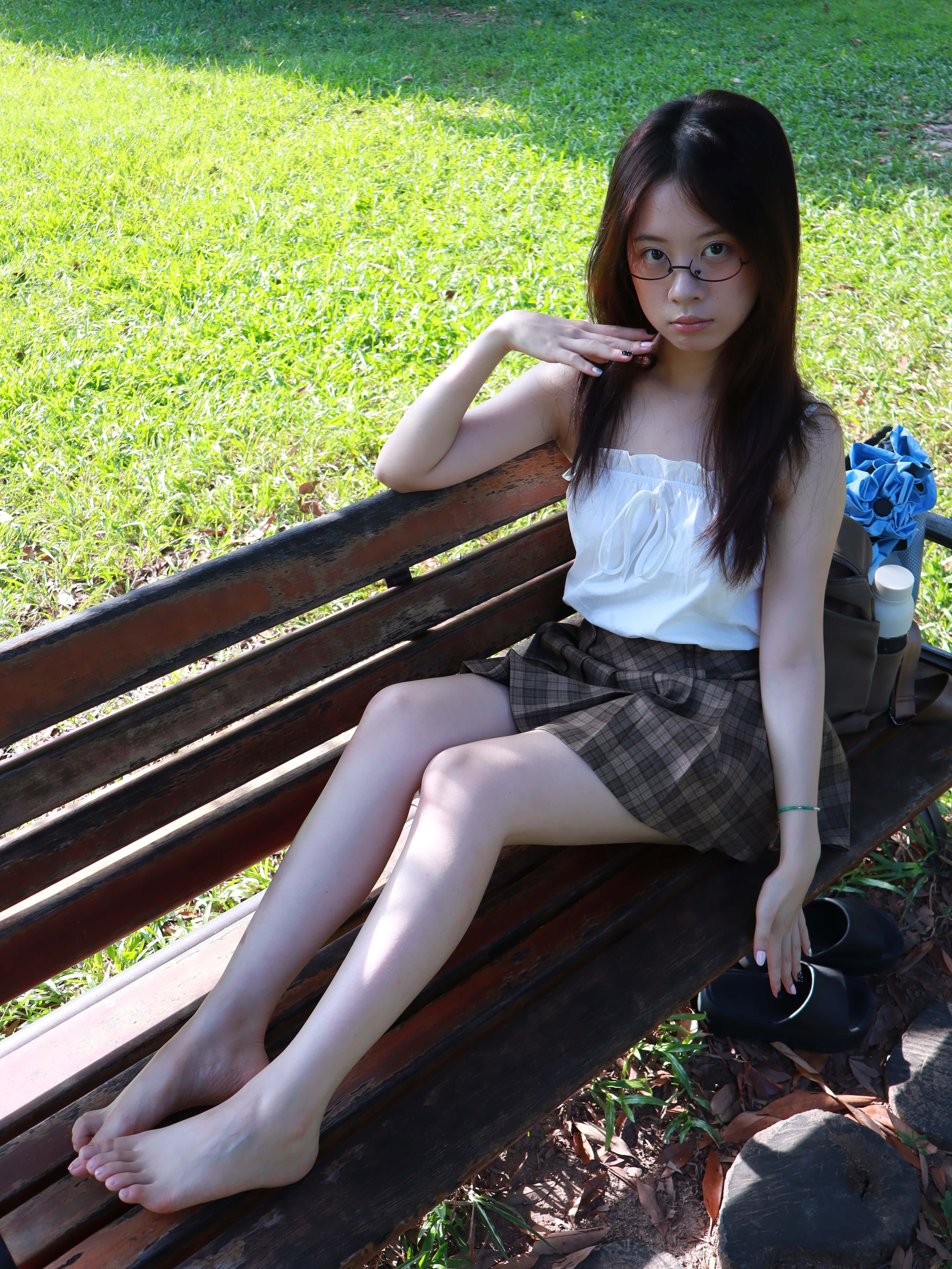 GS-YP13号作品 半框眼镜高颜值小妹 [196P52V-4.38GB]