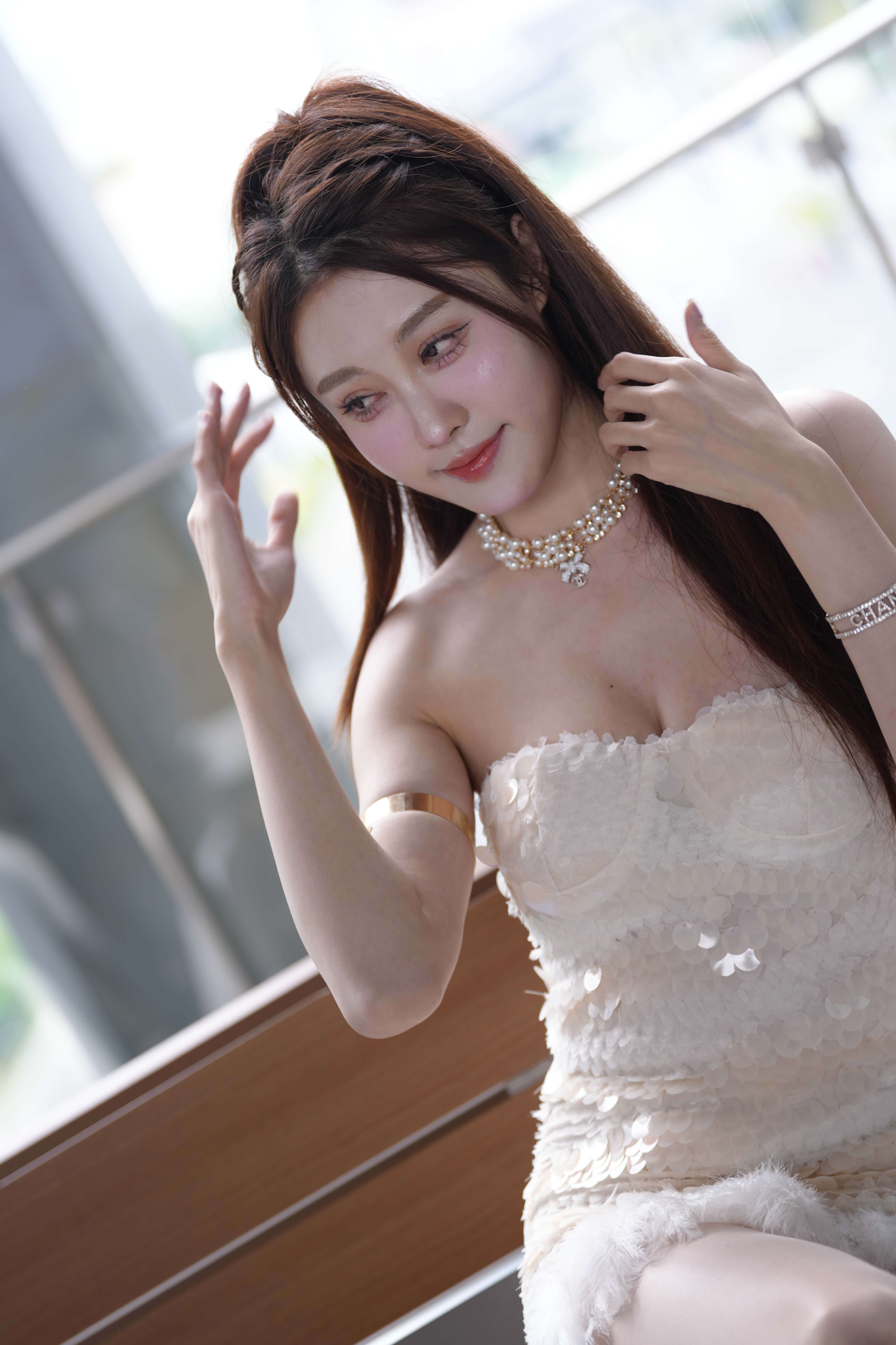 No.9979 抹胸白裙鹿鹿睡不醒 [282P10V-8.25GB]