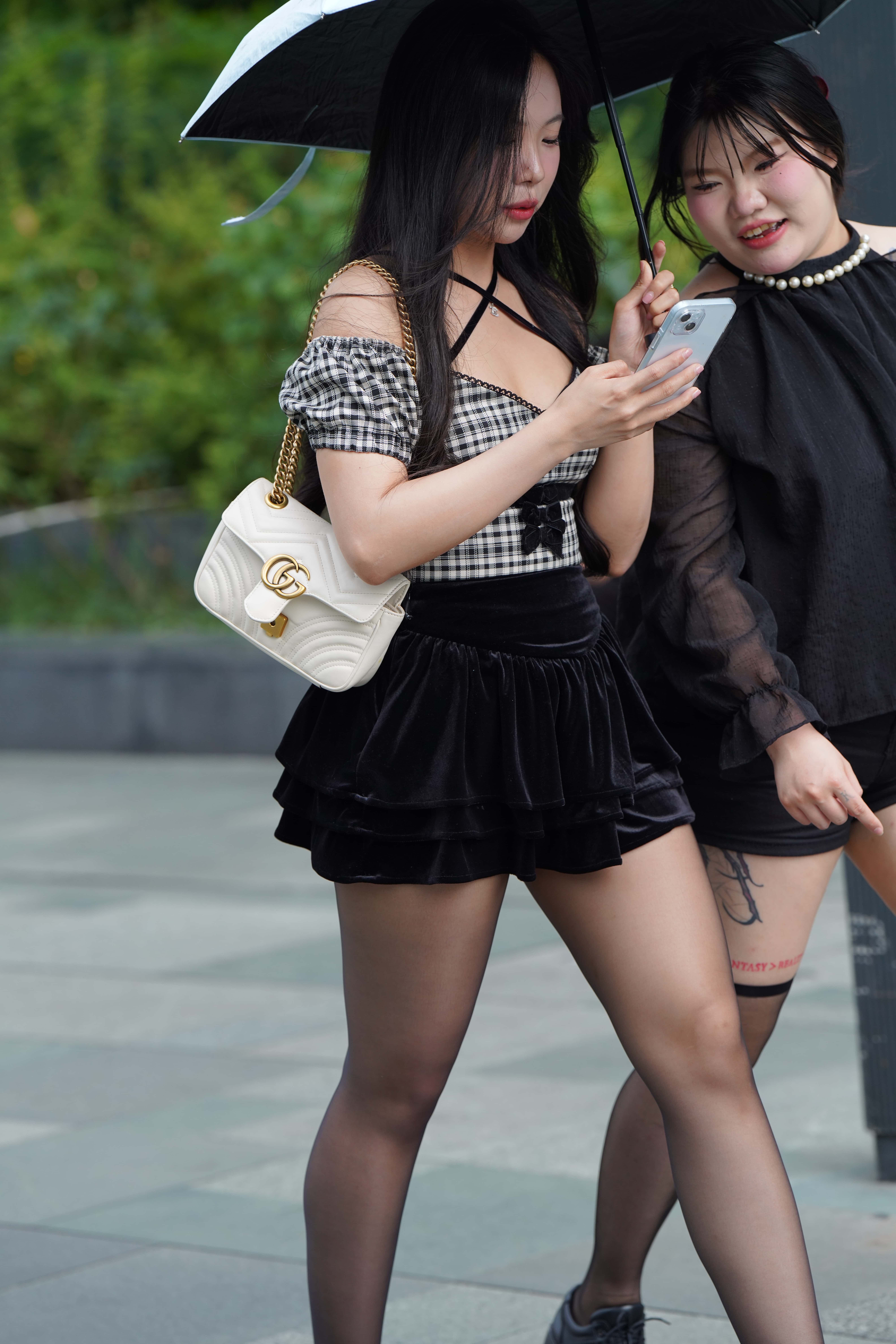 GS-X971 街拍丰腴的嘿丝短裙美眉 【131P 3.73G】