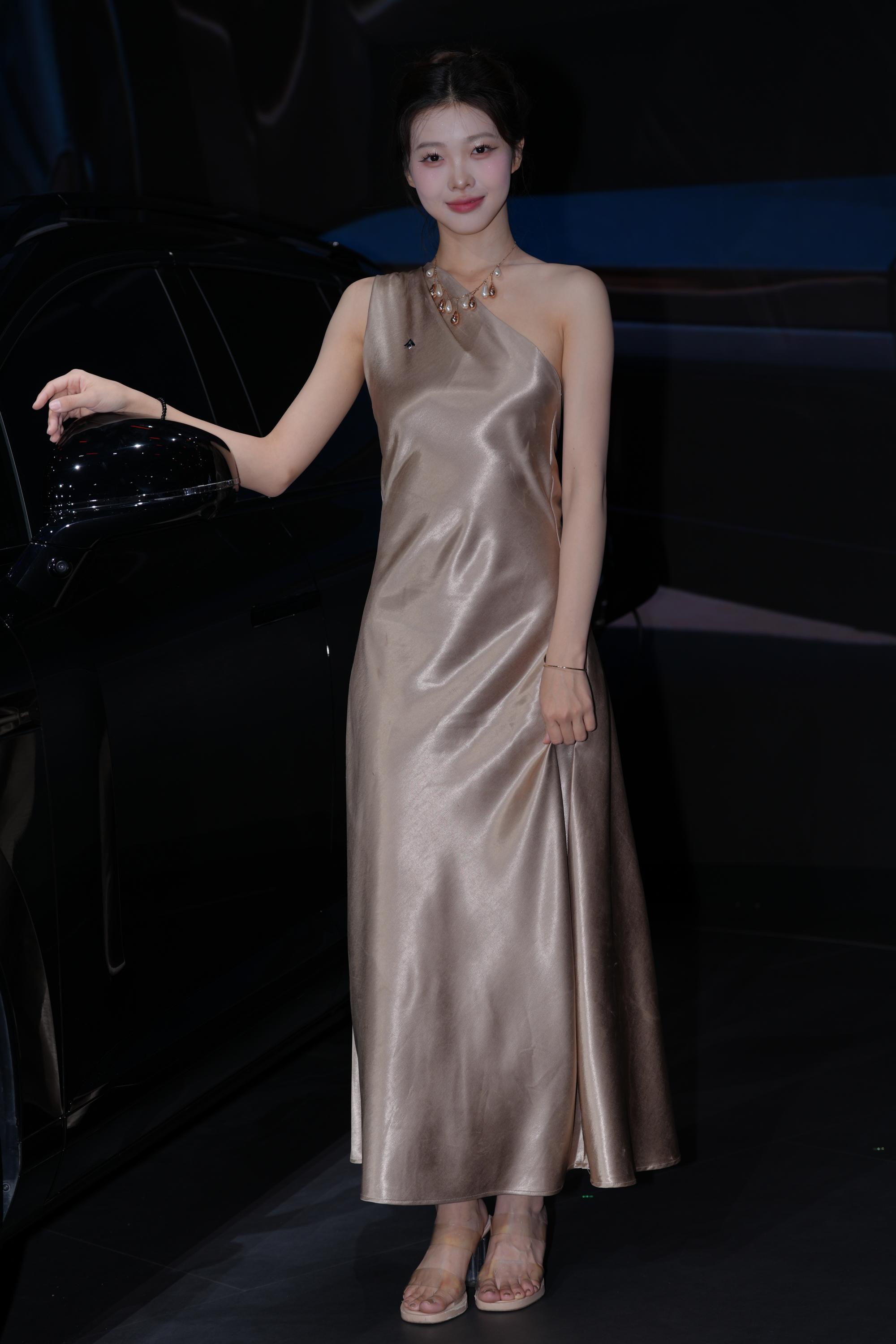 No.10002 温婉迷人长裙 [36P-634MB]