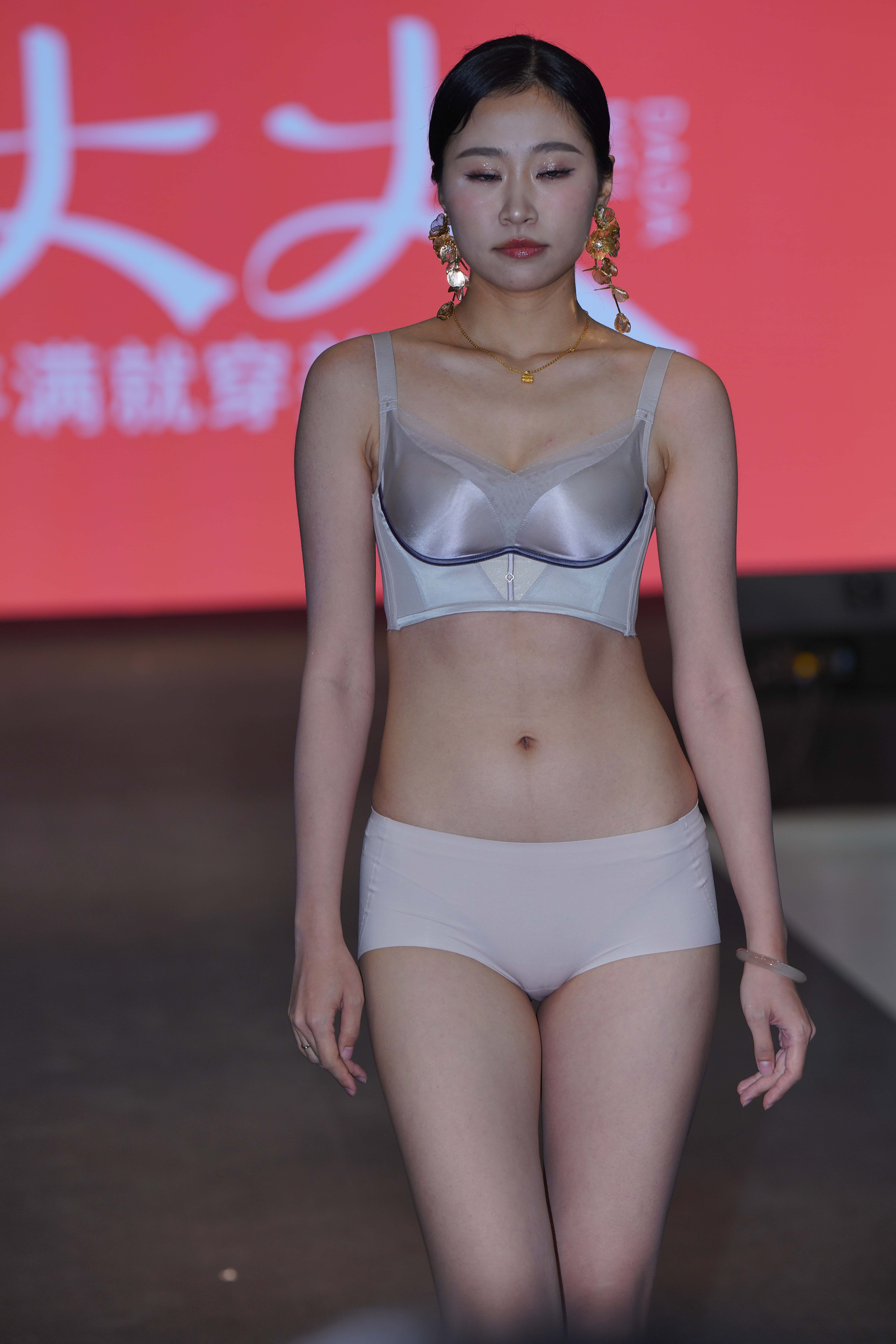 GS-T939 内衣秀 【142P 2.30G】