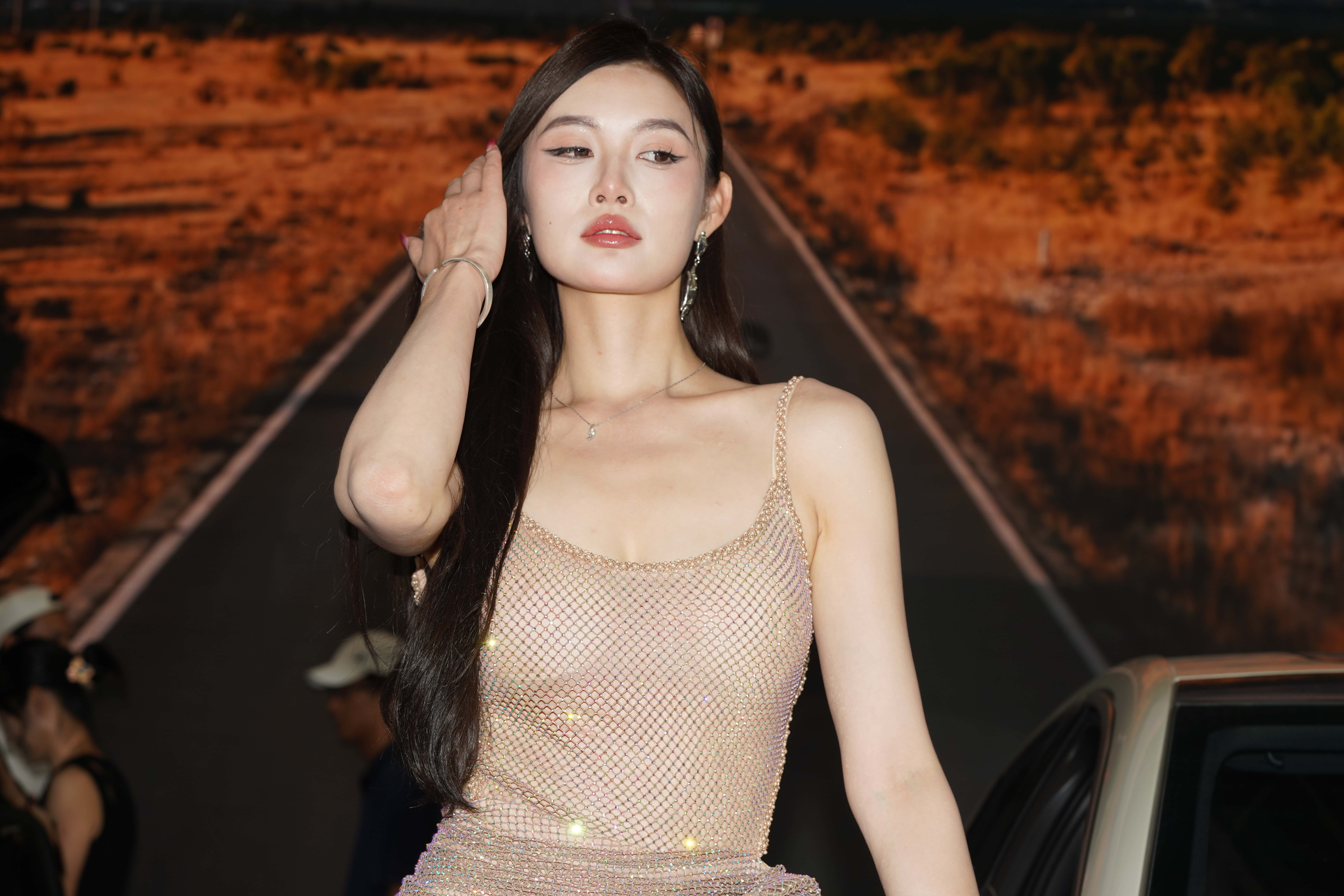 GS-X949 棕色吊带裙 【190P 7.82G】