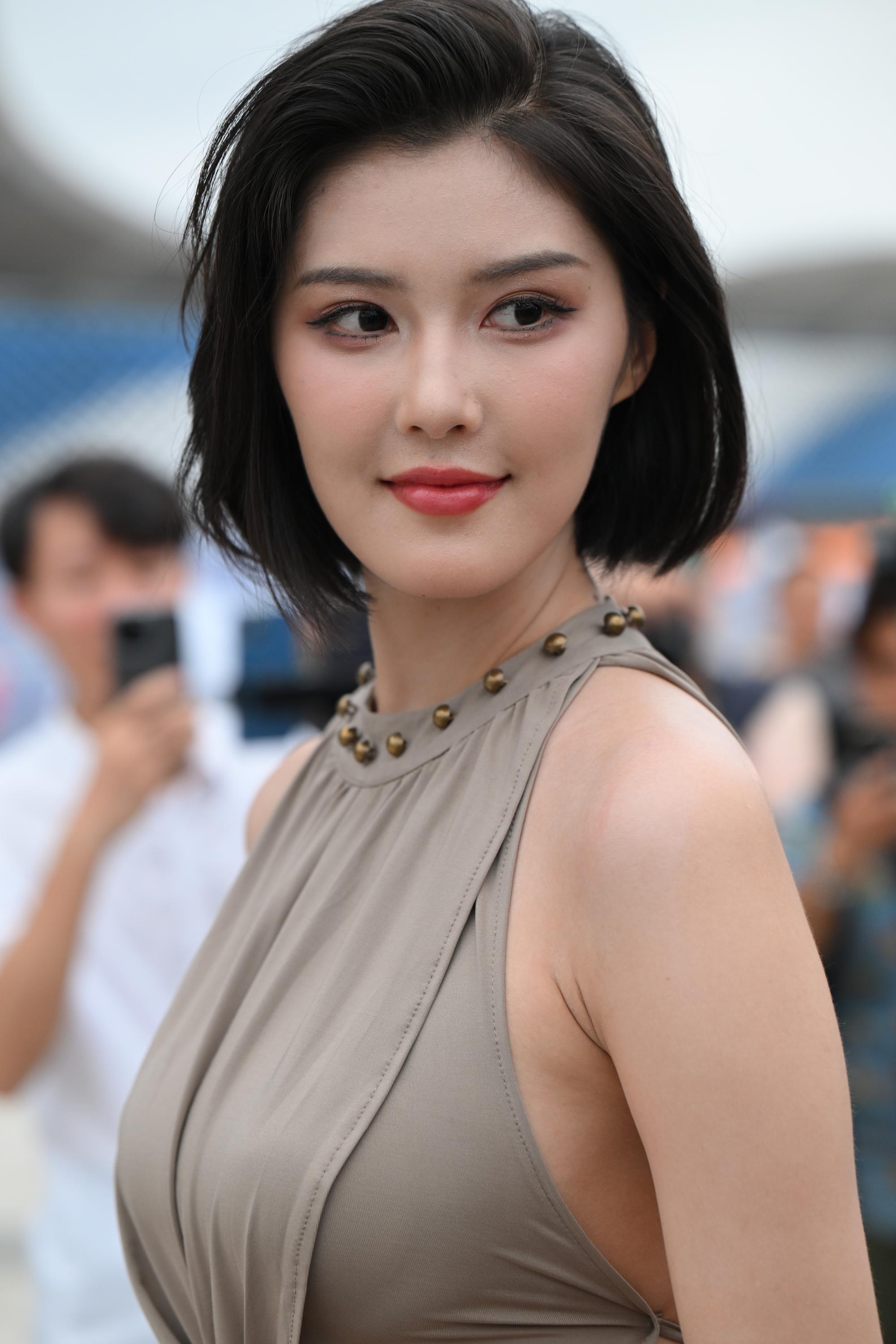 No.10026 气质灰色长裙 [136P-3.43GB]