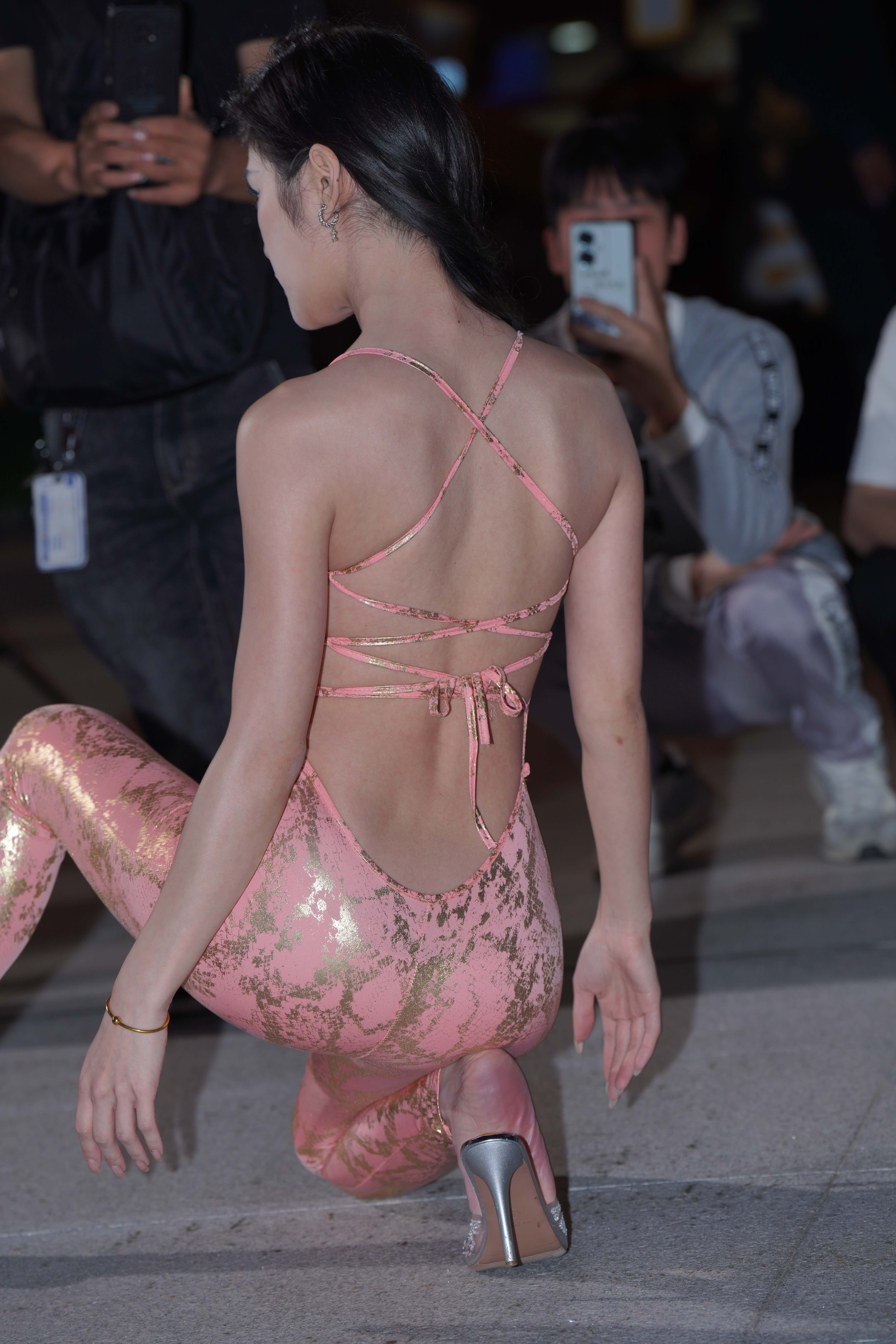 No.9974 粉金亮面性感连体 [149P-2.12GB]