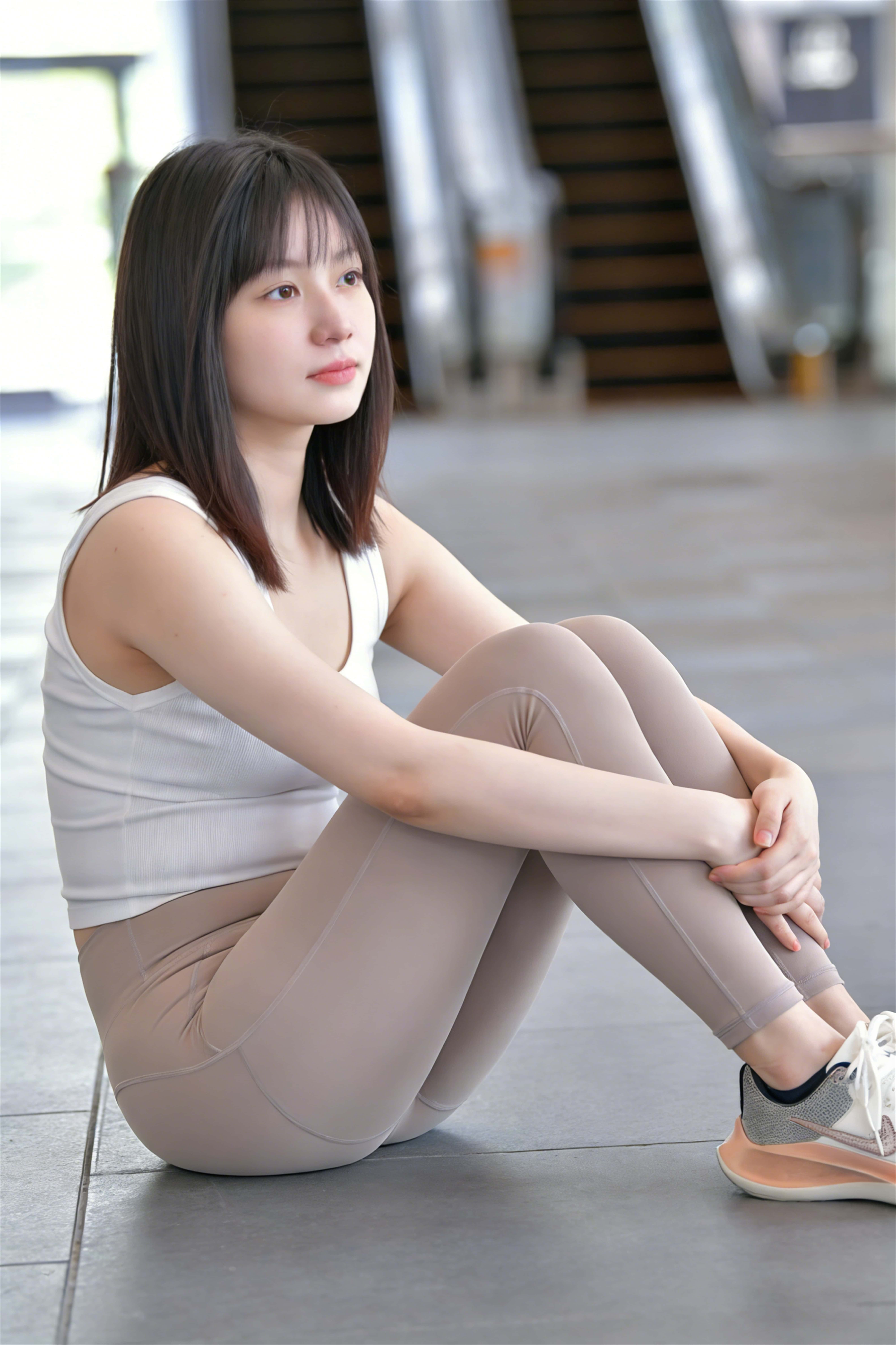 AI006 灰色瑜伽裤姐姐 【117P 1.53G】