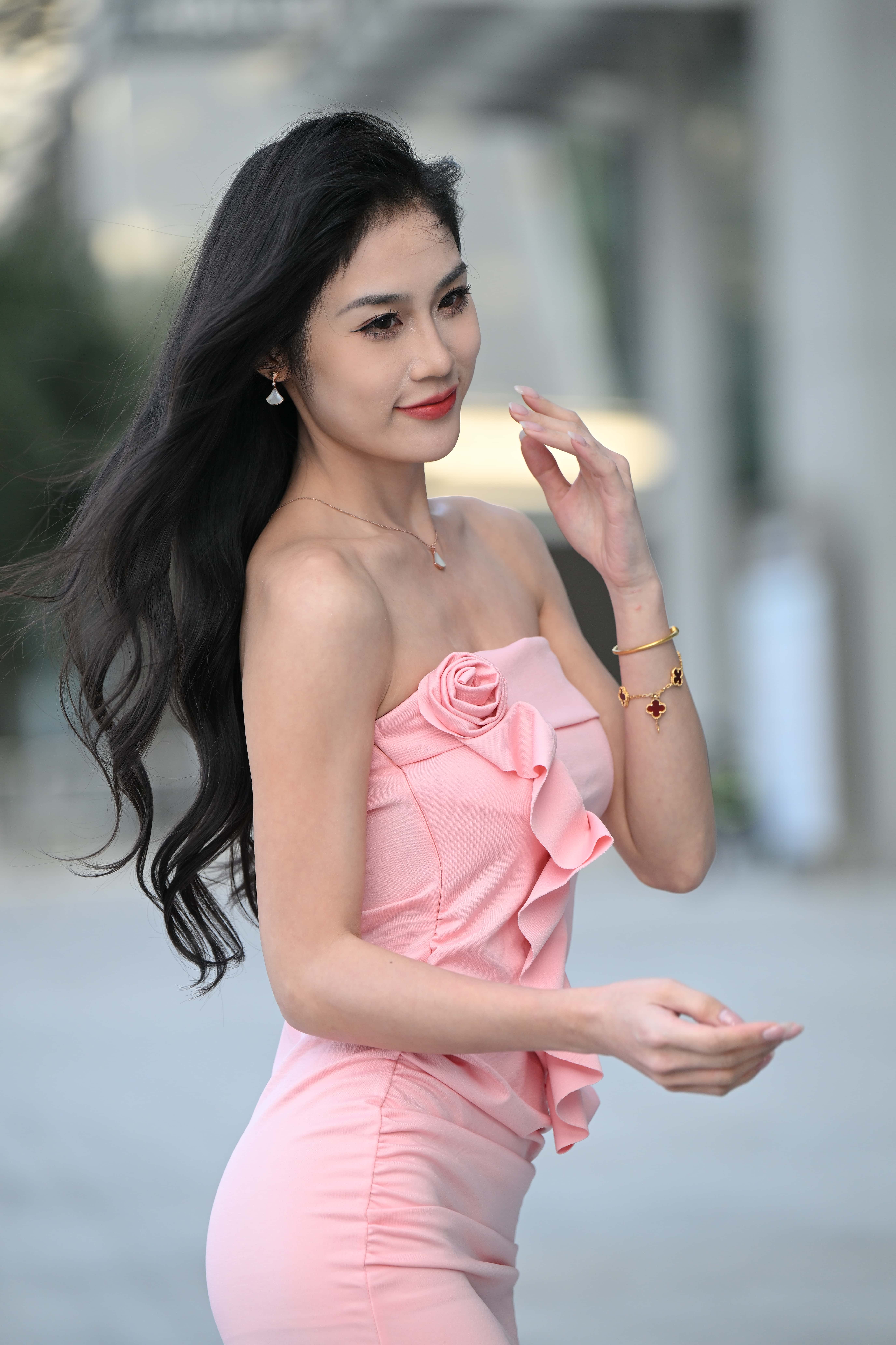 GS-X1002 性感粉色裙美女 【82P 1.34G】