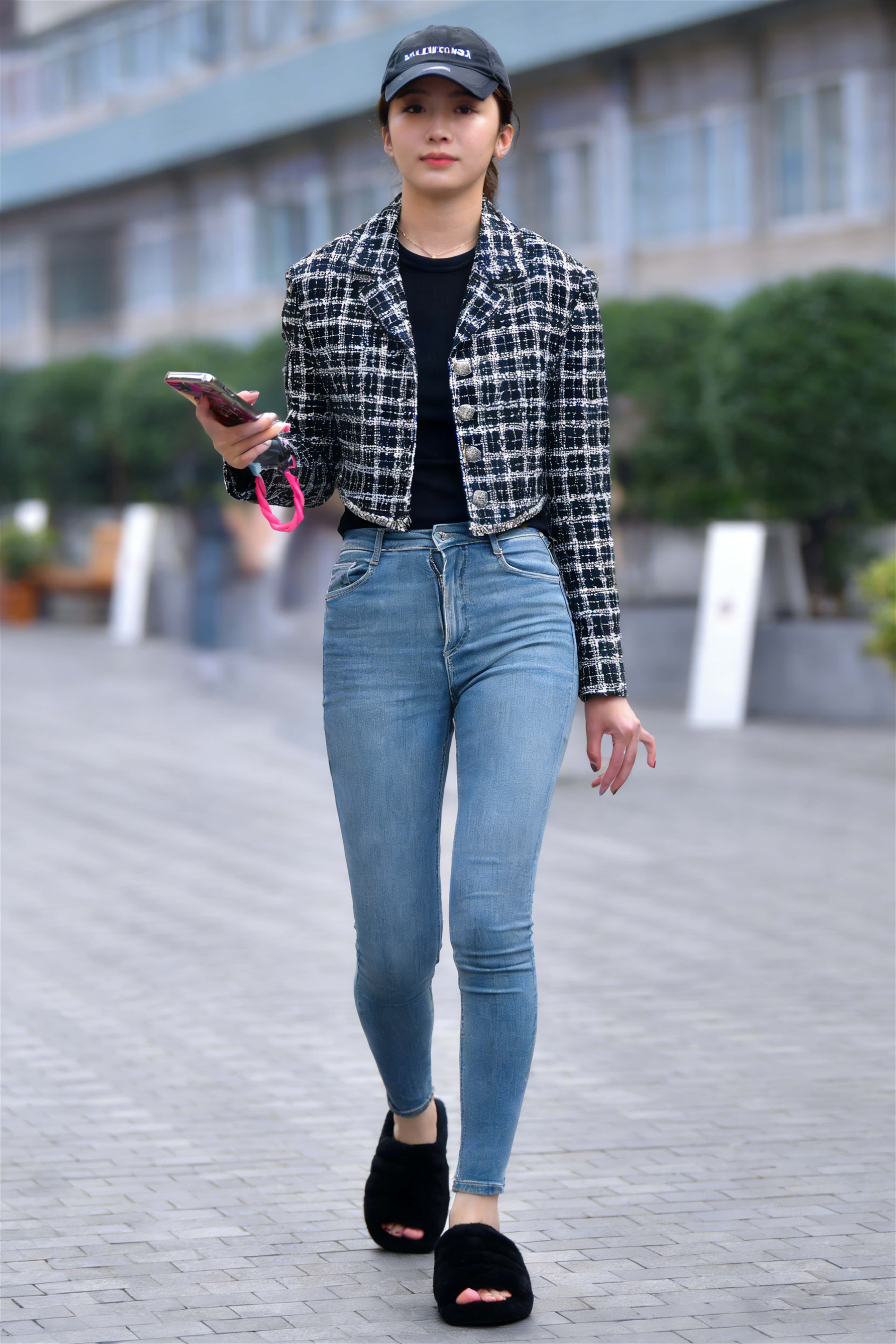 AI008 紧身牛仔裤翘臀姐姐 【122P 1.94G】