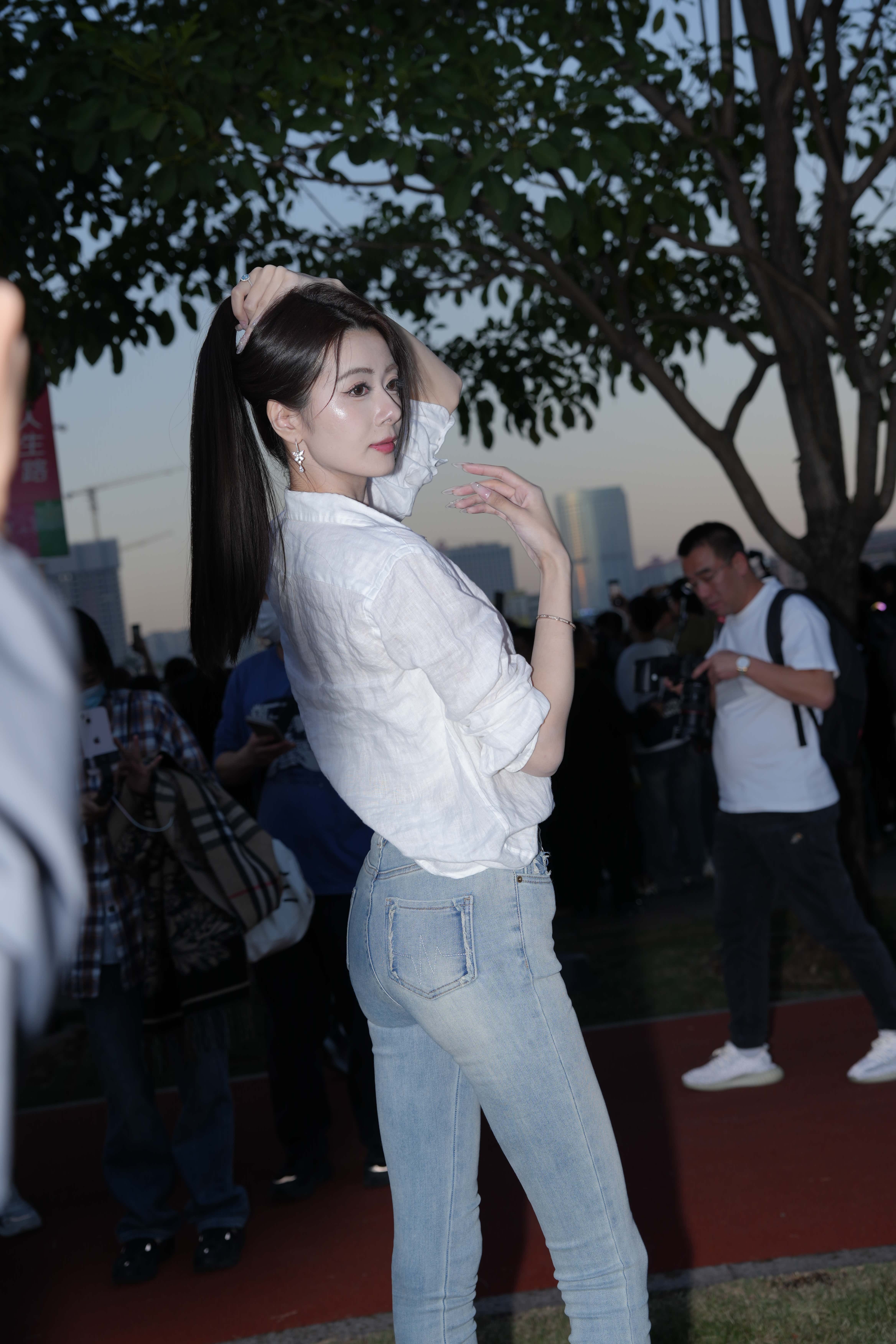 No.10018 牛仔裤飒爽小荔枝 [93P3V-3.49GB]