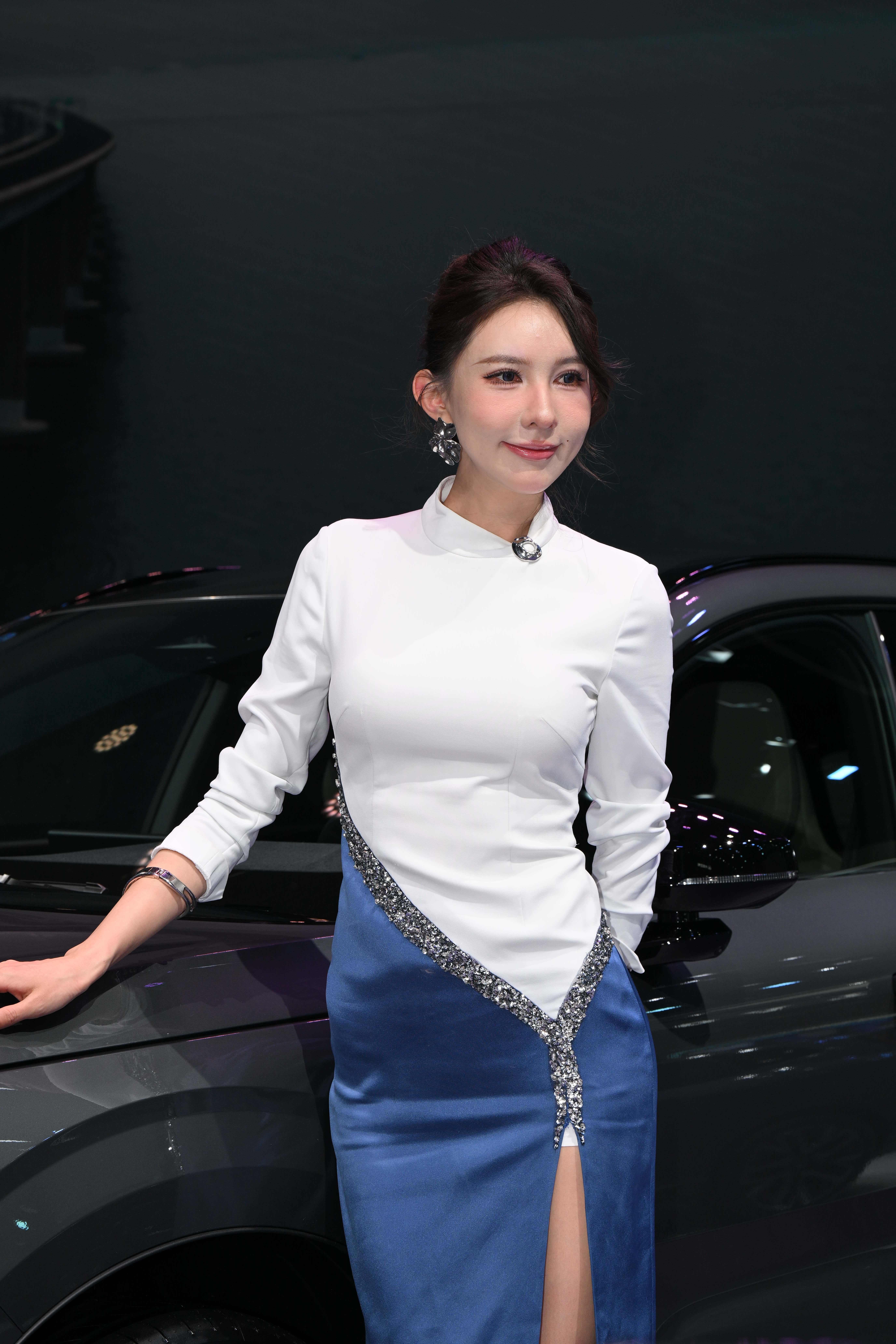 No.10064 爱穿肉丝的小闹 [174P-3.53GB]