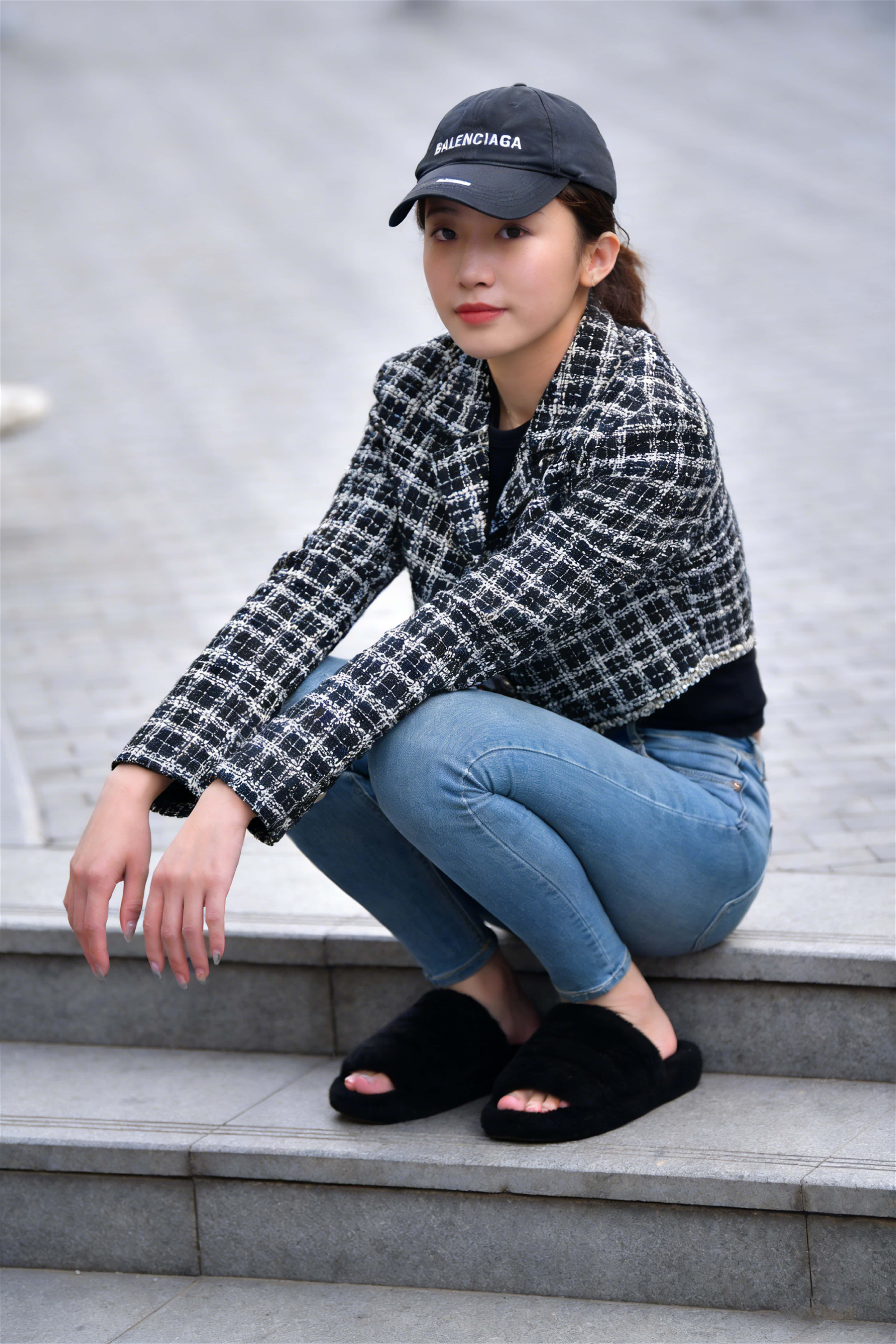 AI008 紧身牛仔裤翘臀姐姐 【122P 1.94G】