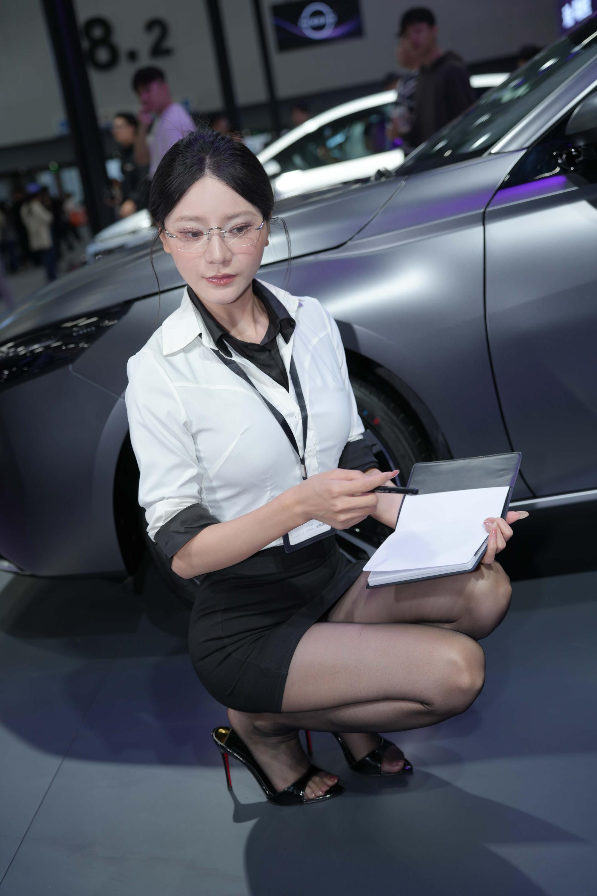 No.10047 黑白搭配你的小君 [104P18V-13.5GB]