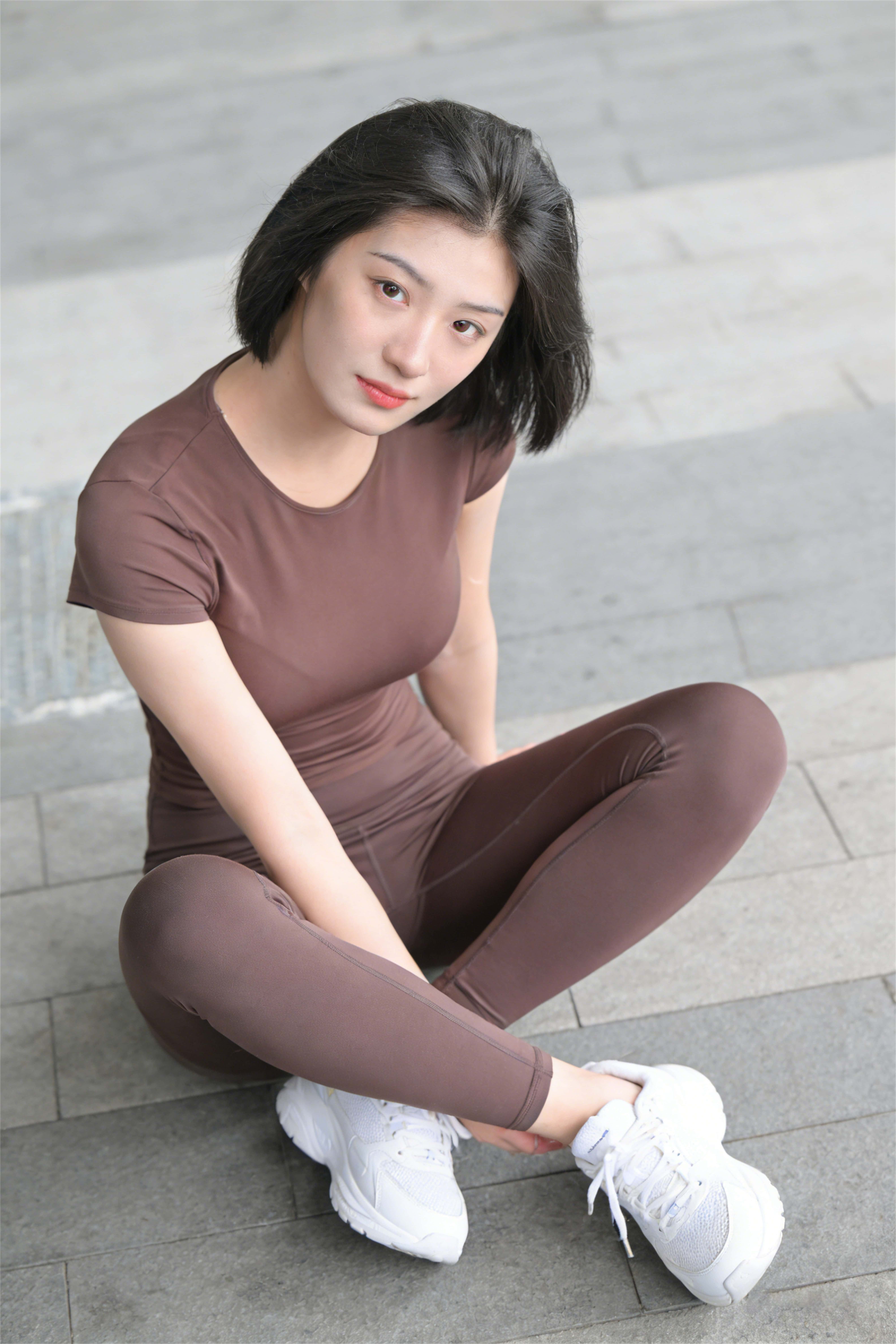 AI021 棕色紧身衣美女 【130P 1.82G】