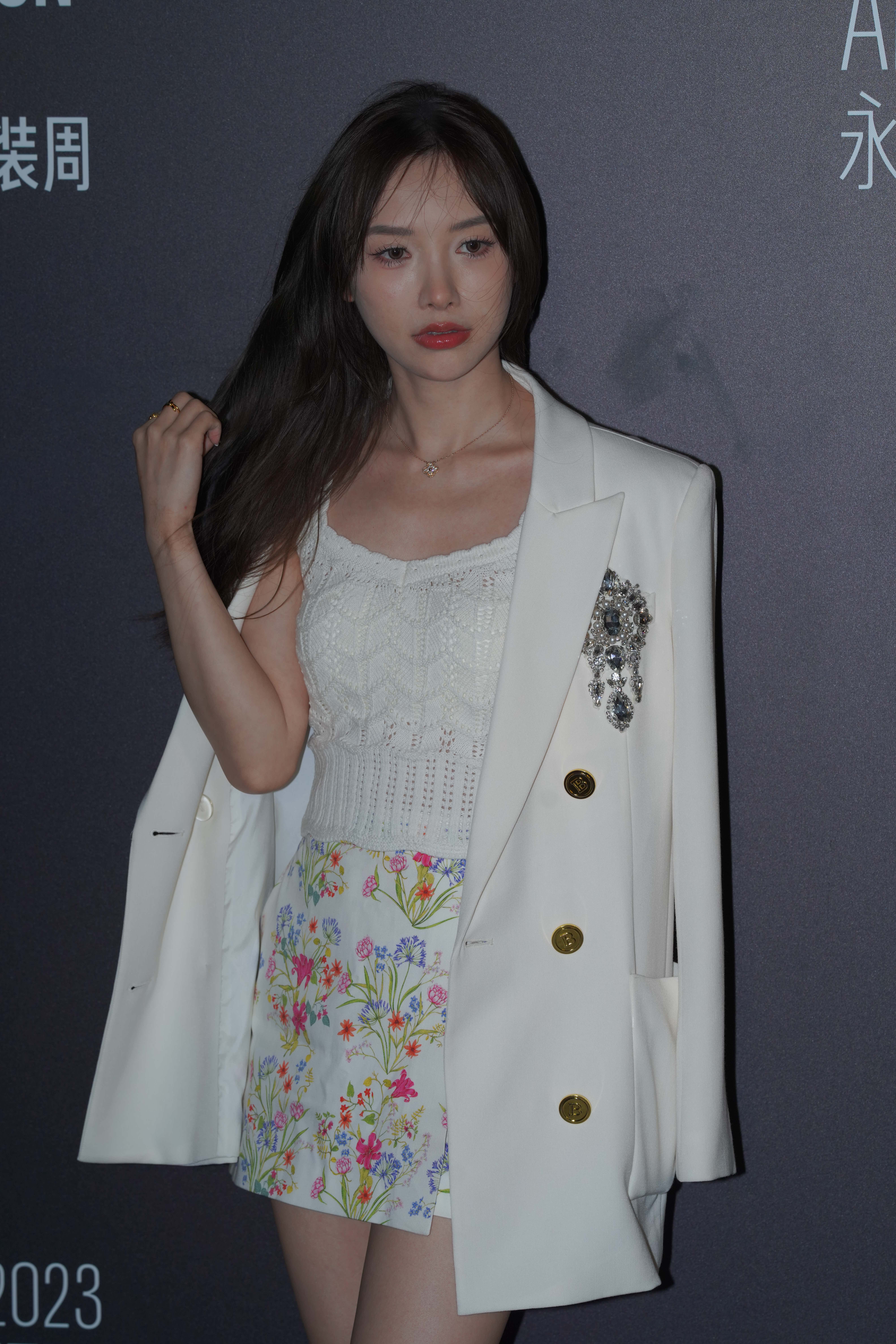 No.10021 西装外套女神 [74P4V-1.45GB]