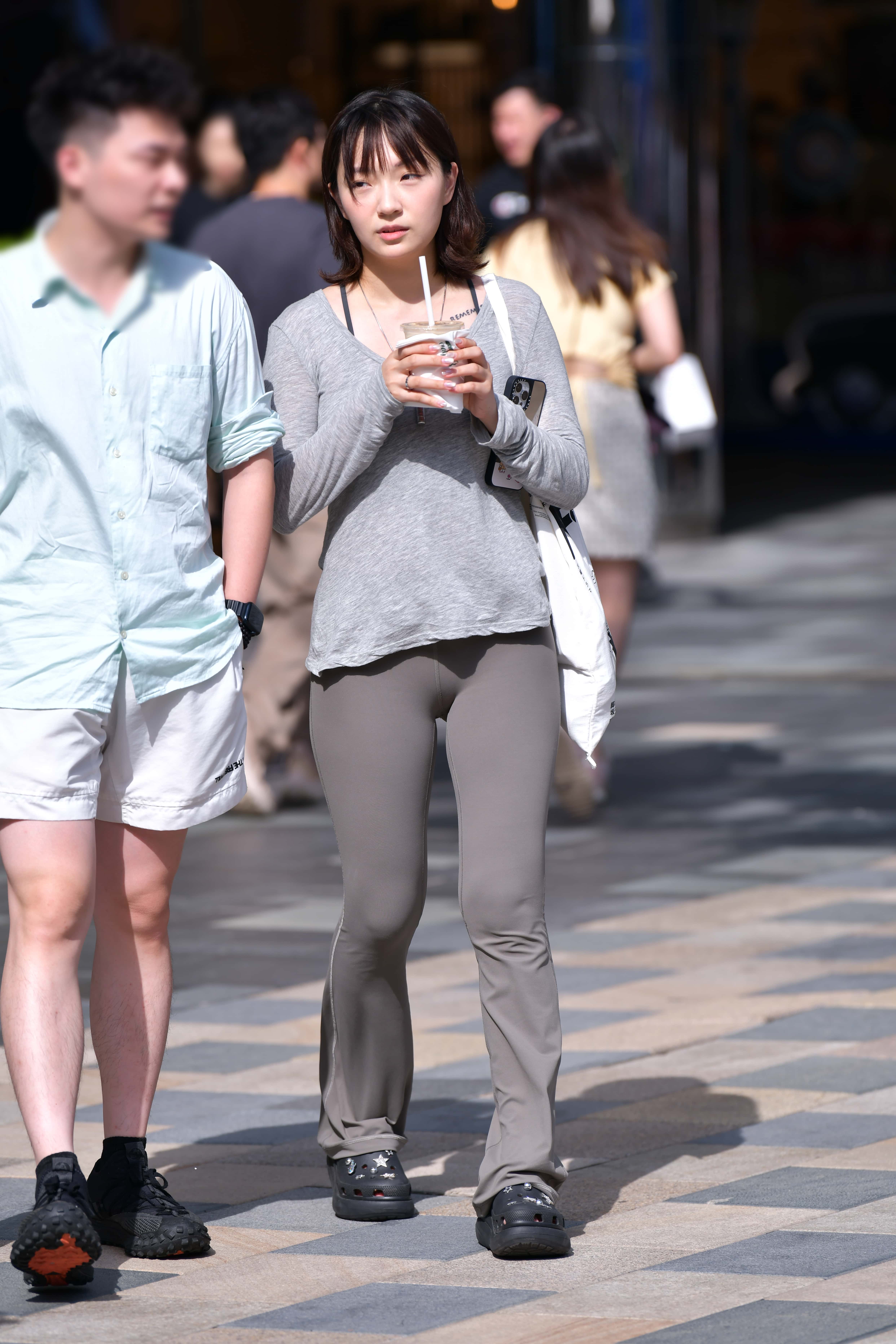 GS-T915 奶茶浅色紧身裤美女 【34P 595M】