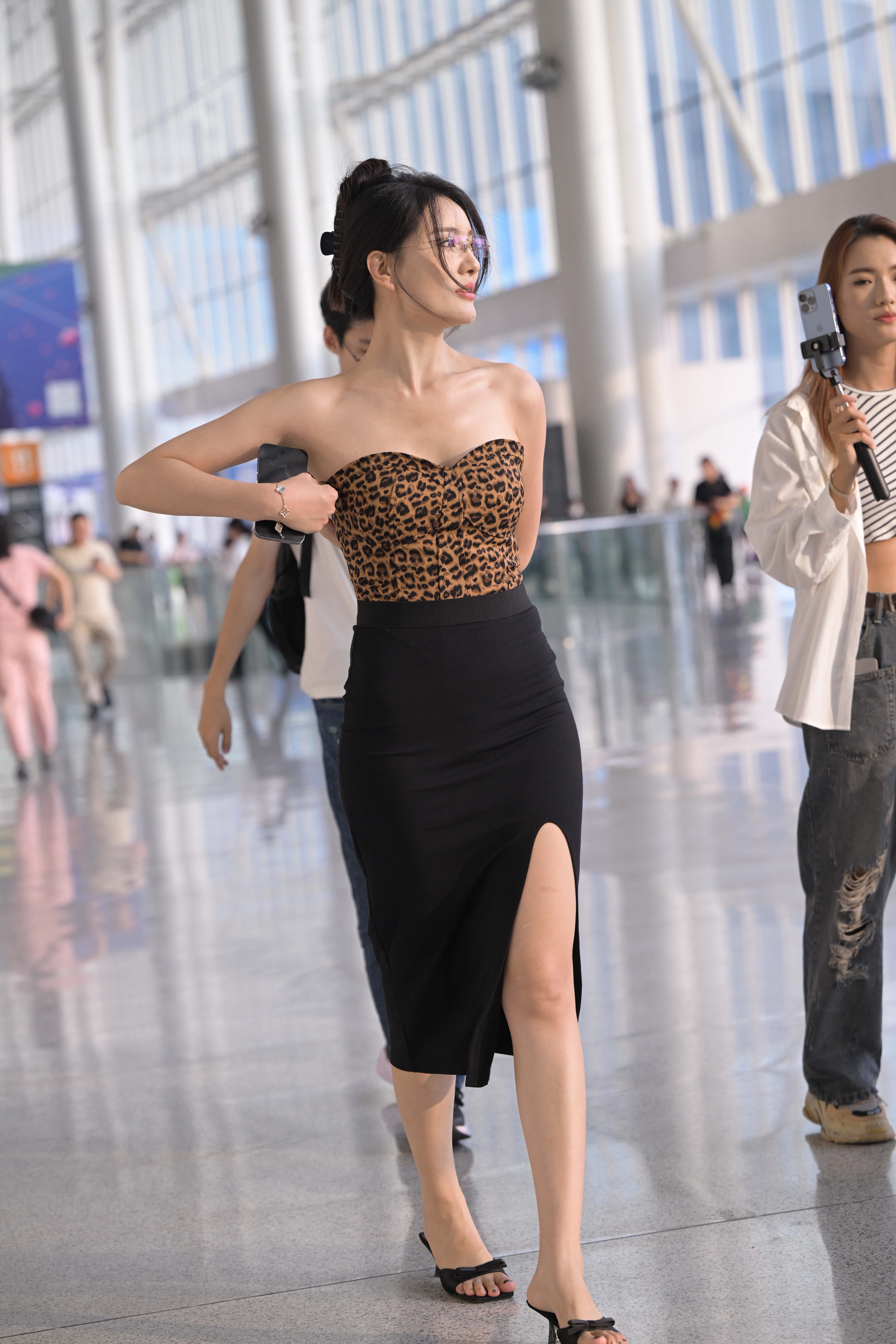 GS-X981 豹纹美腿 【167P 3.80G】