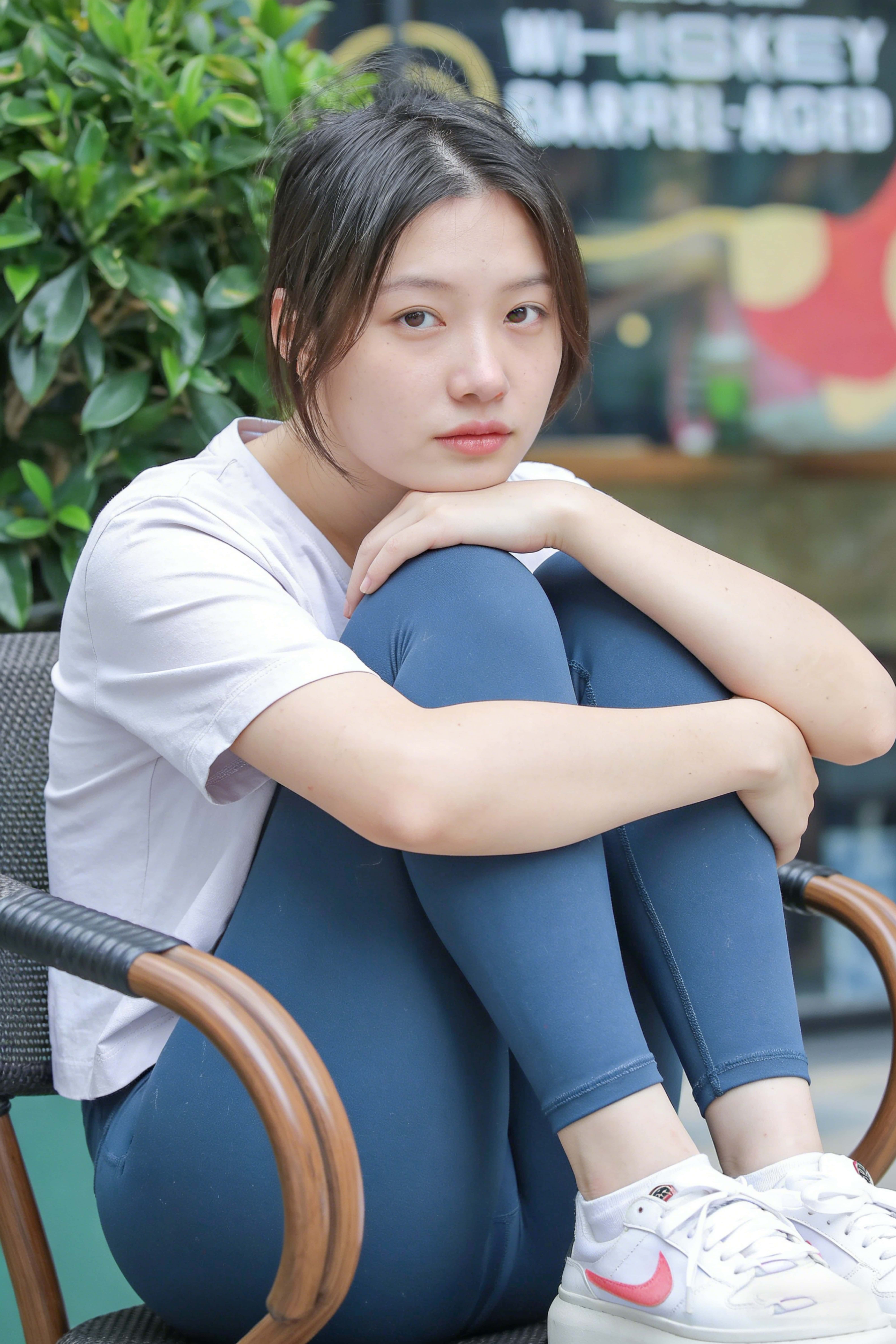 AI018 性感藏蓝色瑜伽裤美女 【117P 1.55G】