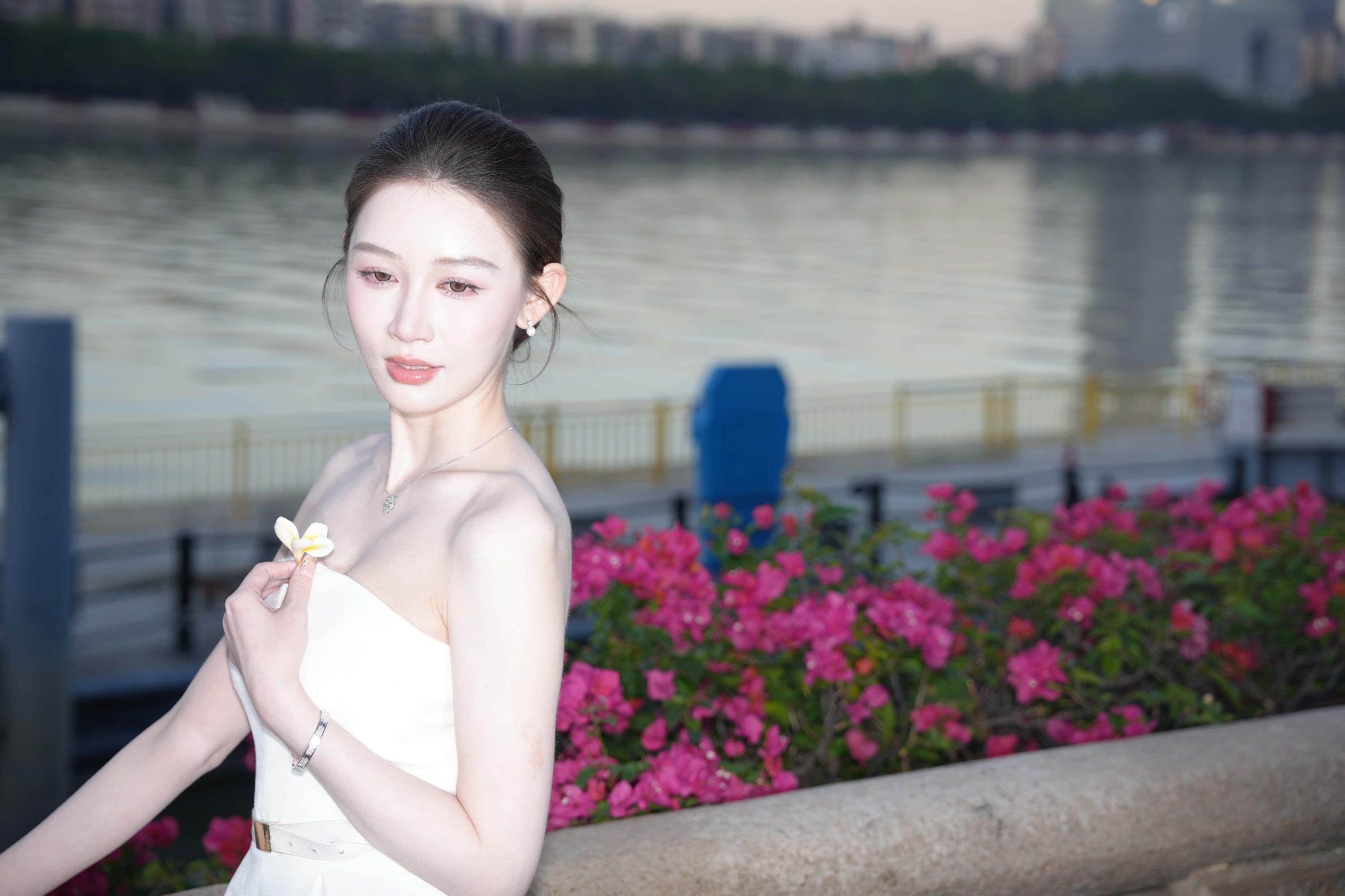 No.10049 白裙美腿 [65P2V-2.80GB]