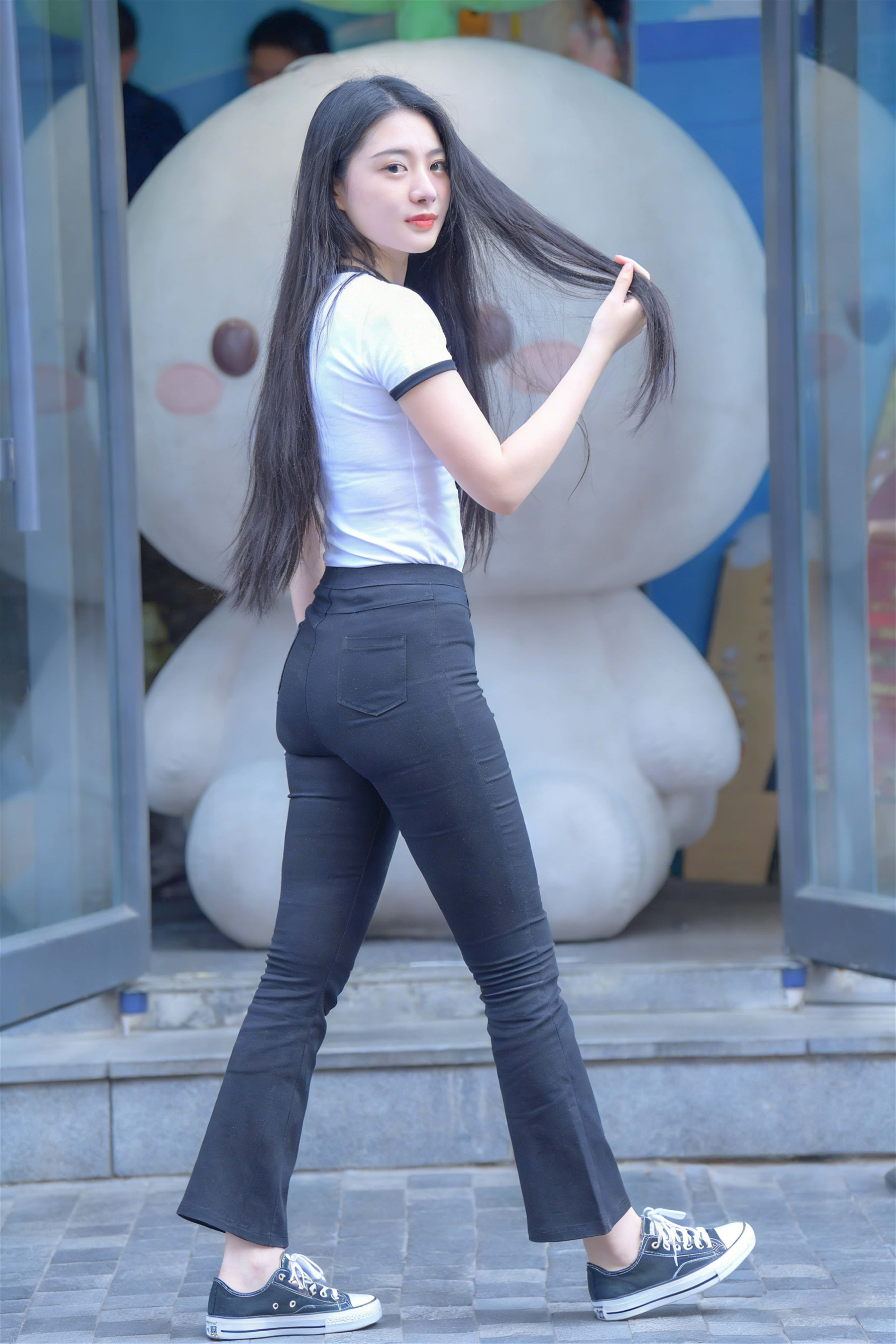 AI003  黑色牛仔裤气质美女  【124P  1.84G】