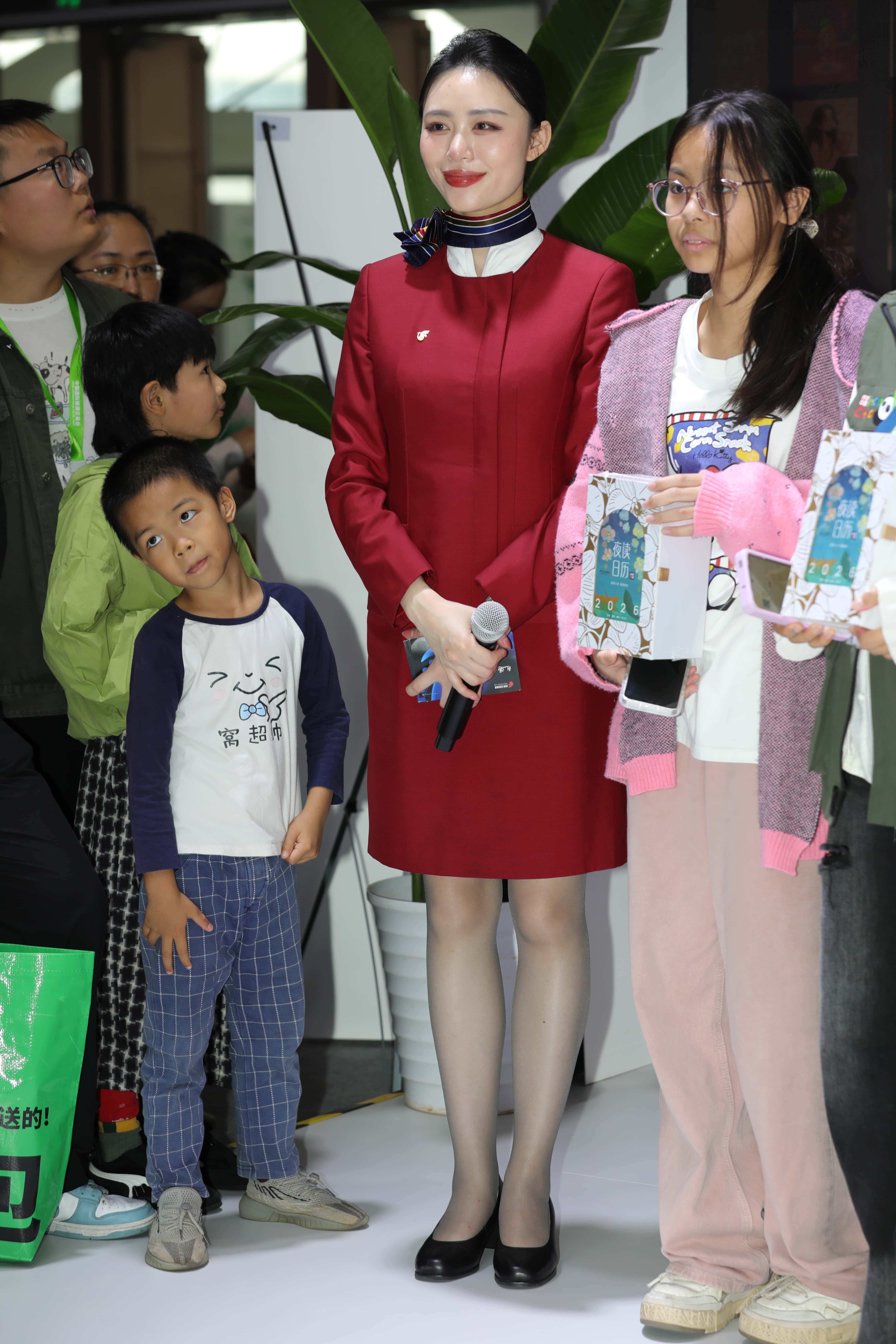 GS-X954 国航灰丝轻熟性感空姐 【100P 768M】