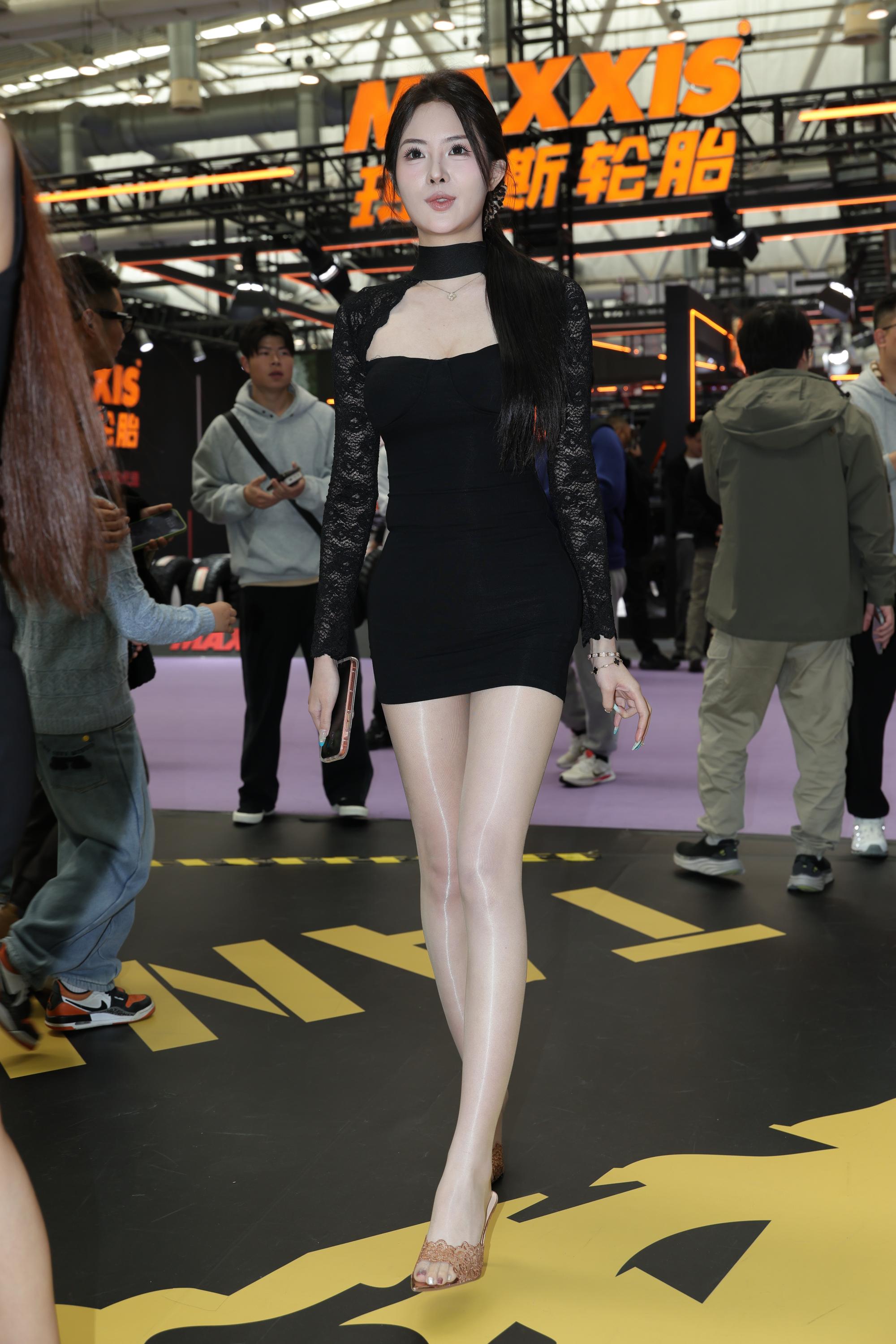 GS-T1062 20250228油亮丝极品身材腿玩年【207P 3.89G】