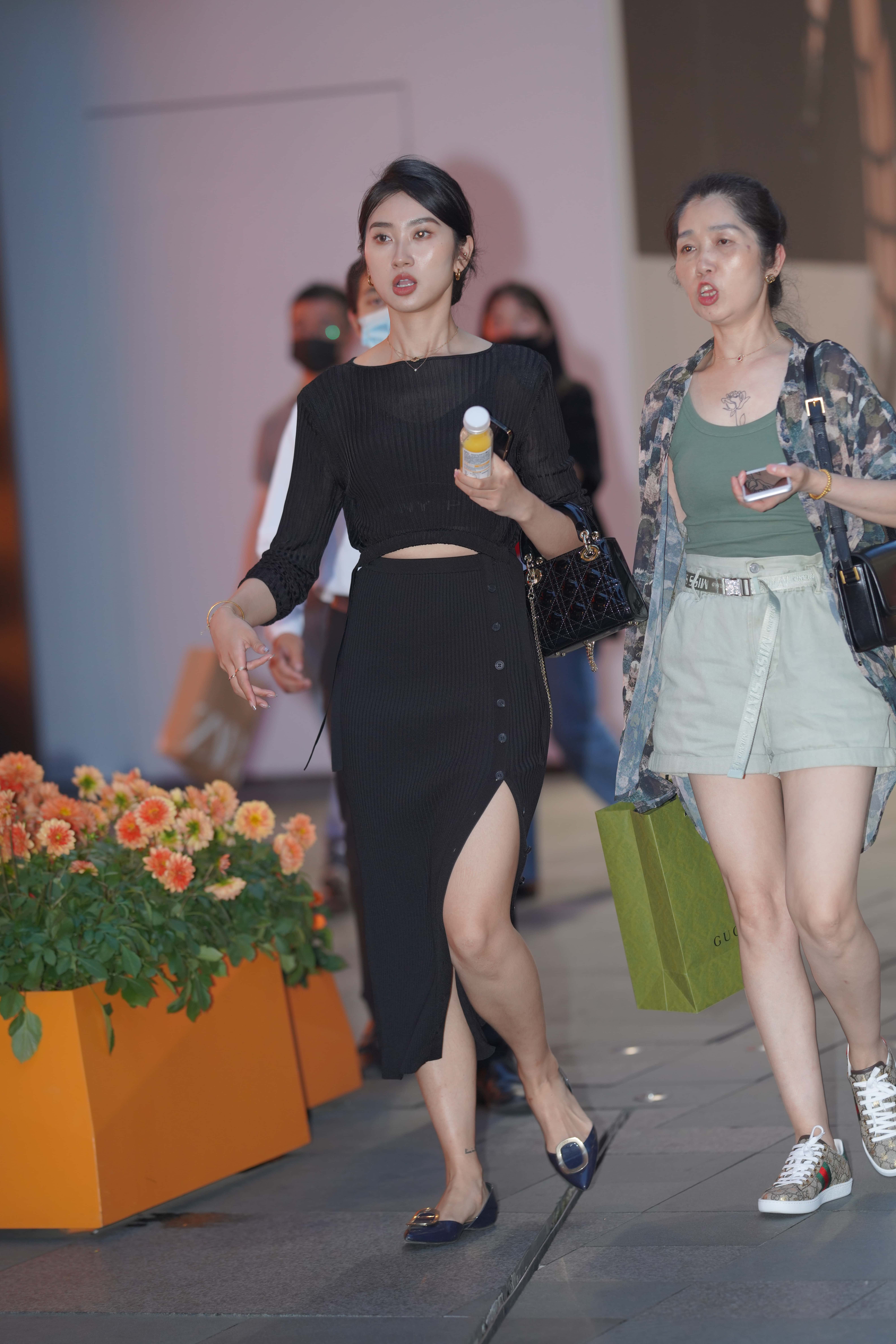 GS-T963  街拍漂亮的黑色裙小姐姐 【32P  433M】