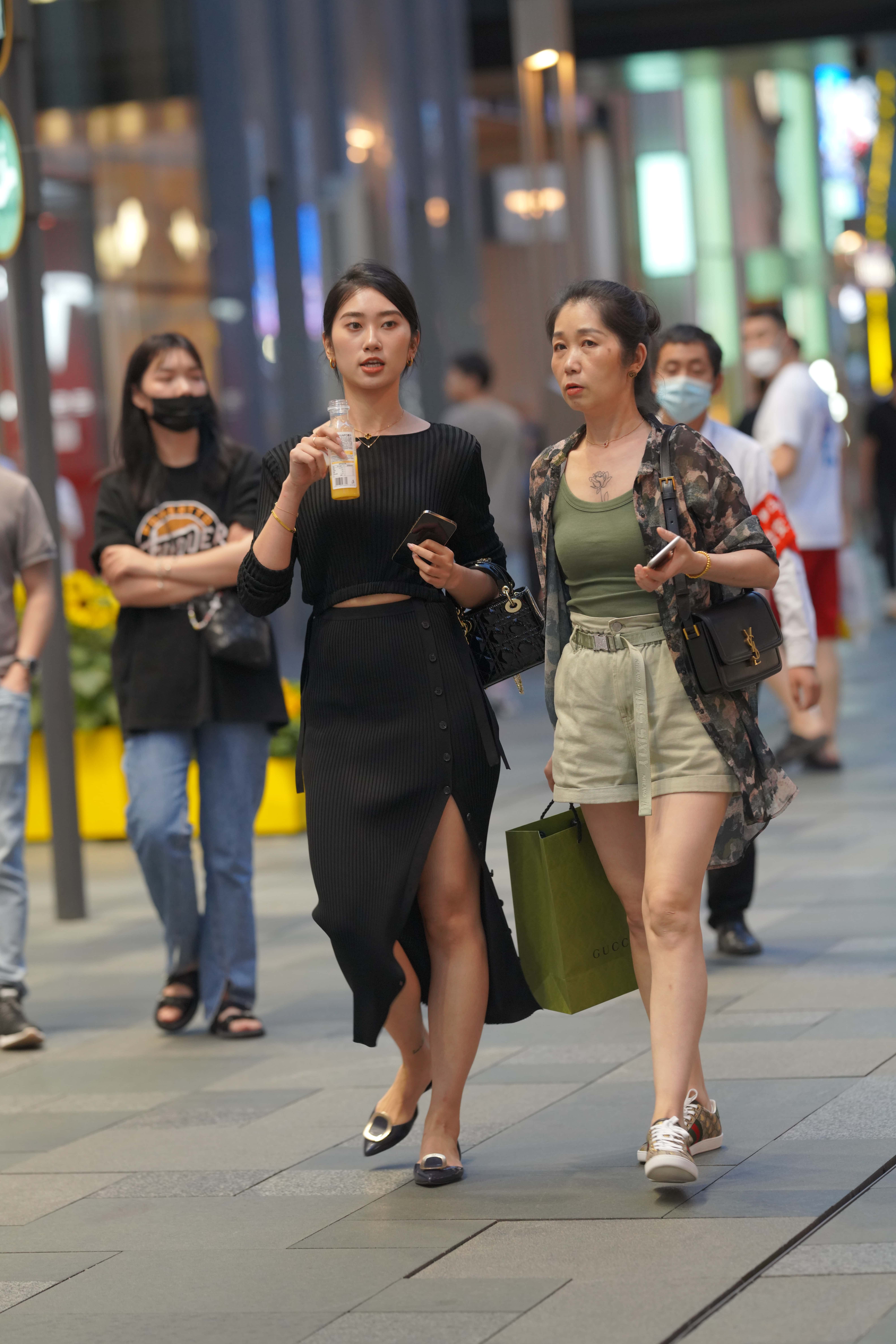 GS-T963  街拍漂亮的黑色裙小姐姐 【32P  433M】