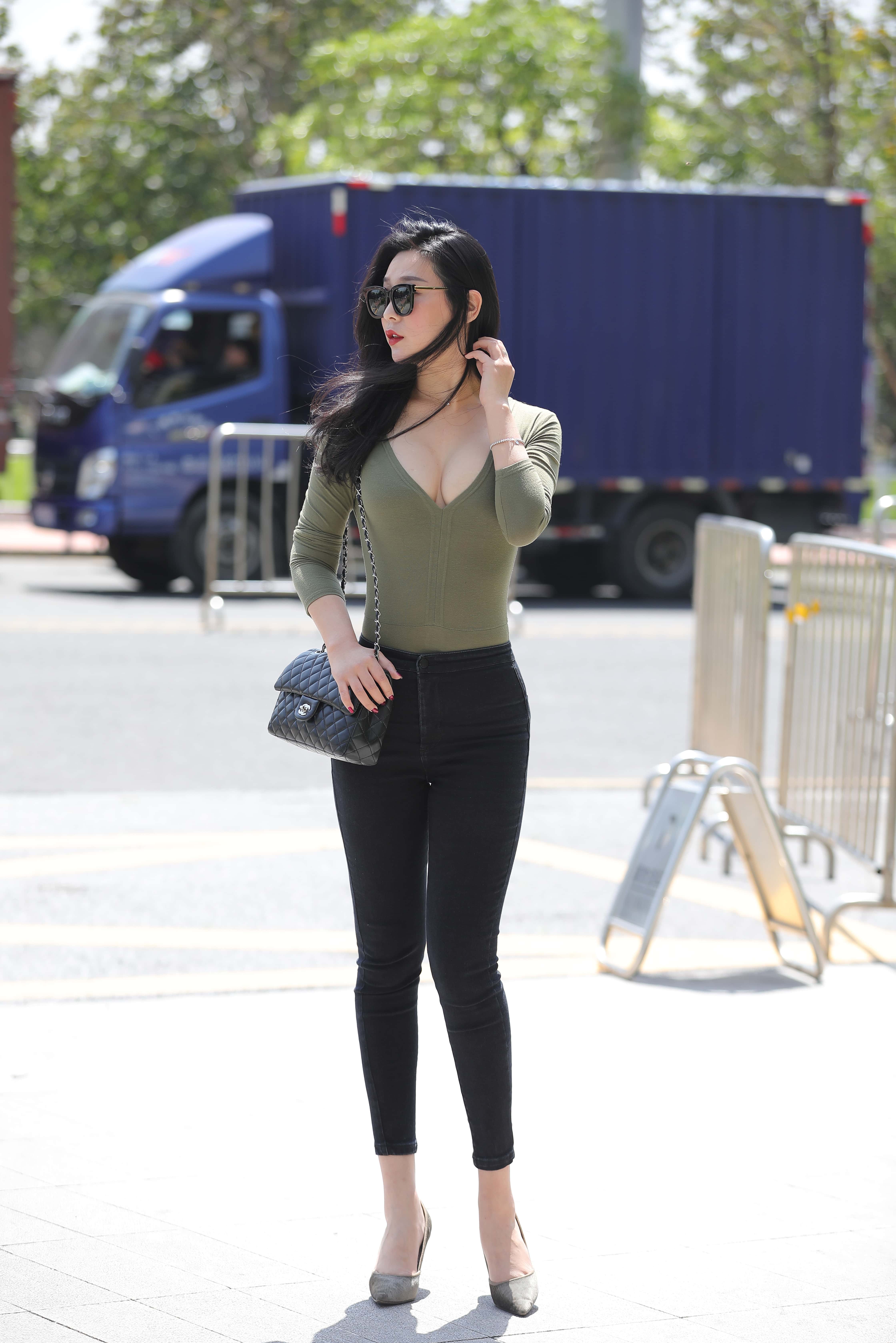 GS-T1005 丰满女子 【62P  611M】