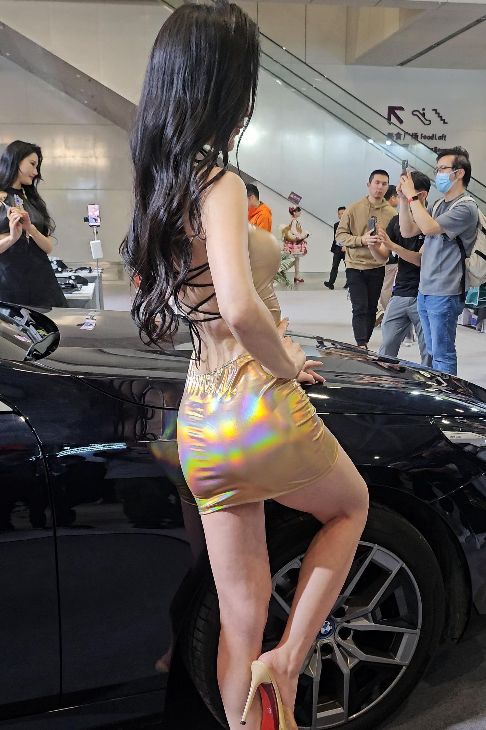 金色吊带裙 【12分07秒  5.19G】