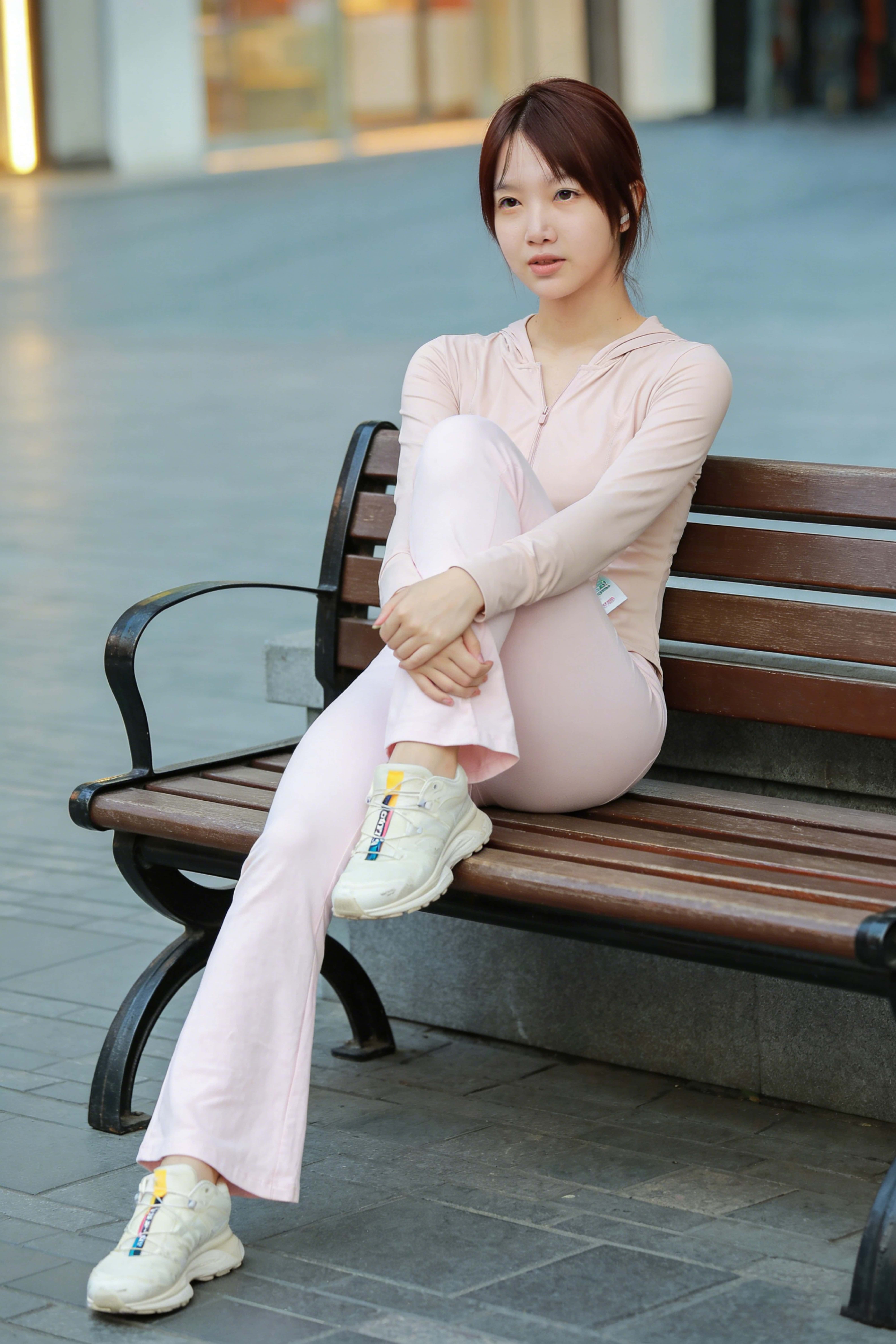 AI023 今天天气真好【110P 1.41G】