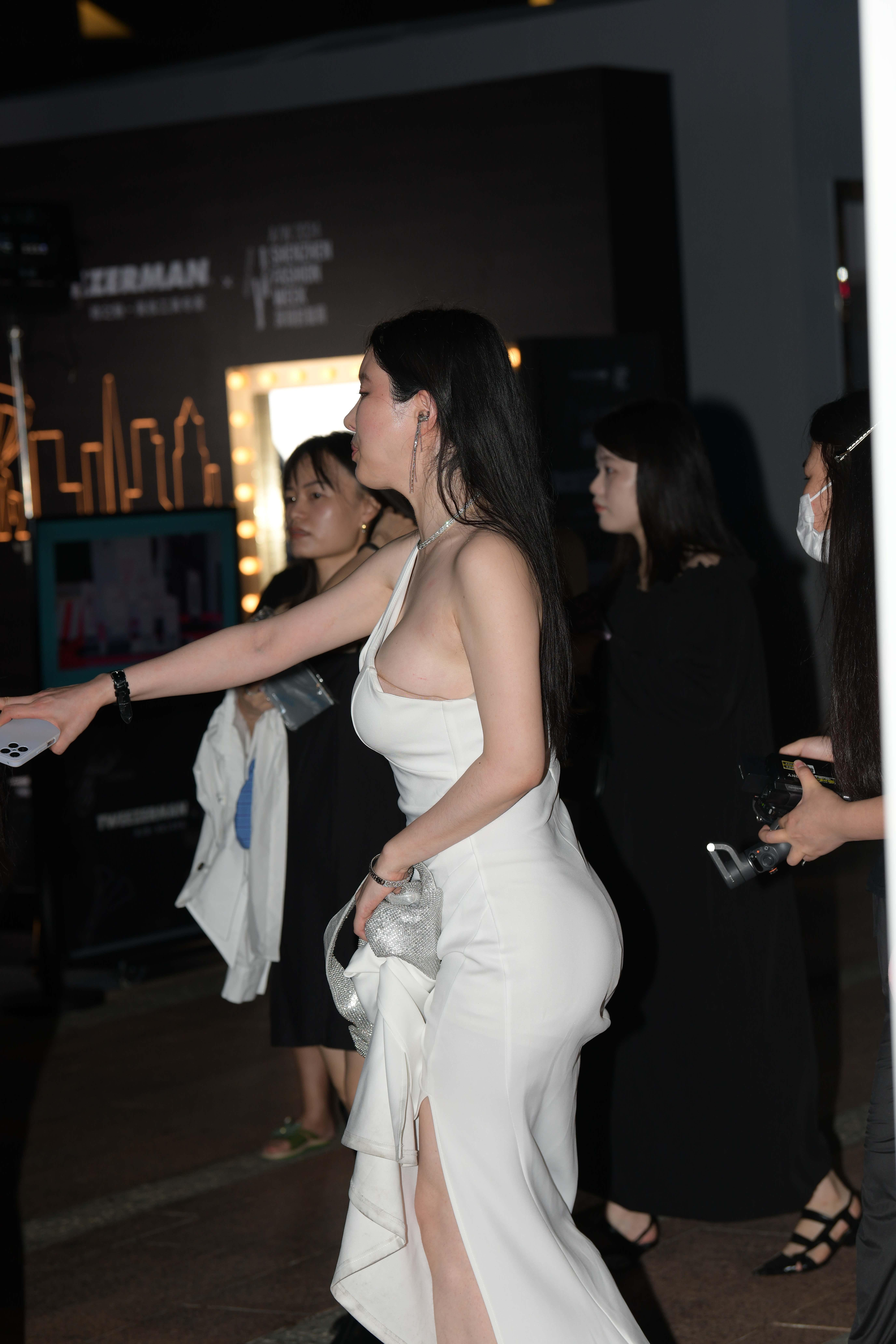 No.10188 韵味性感闺蜜 [104P-2.44GB]