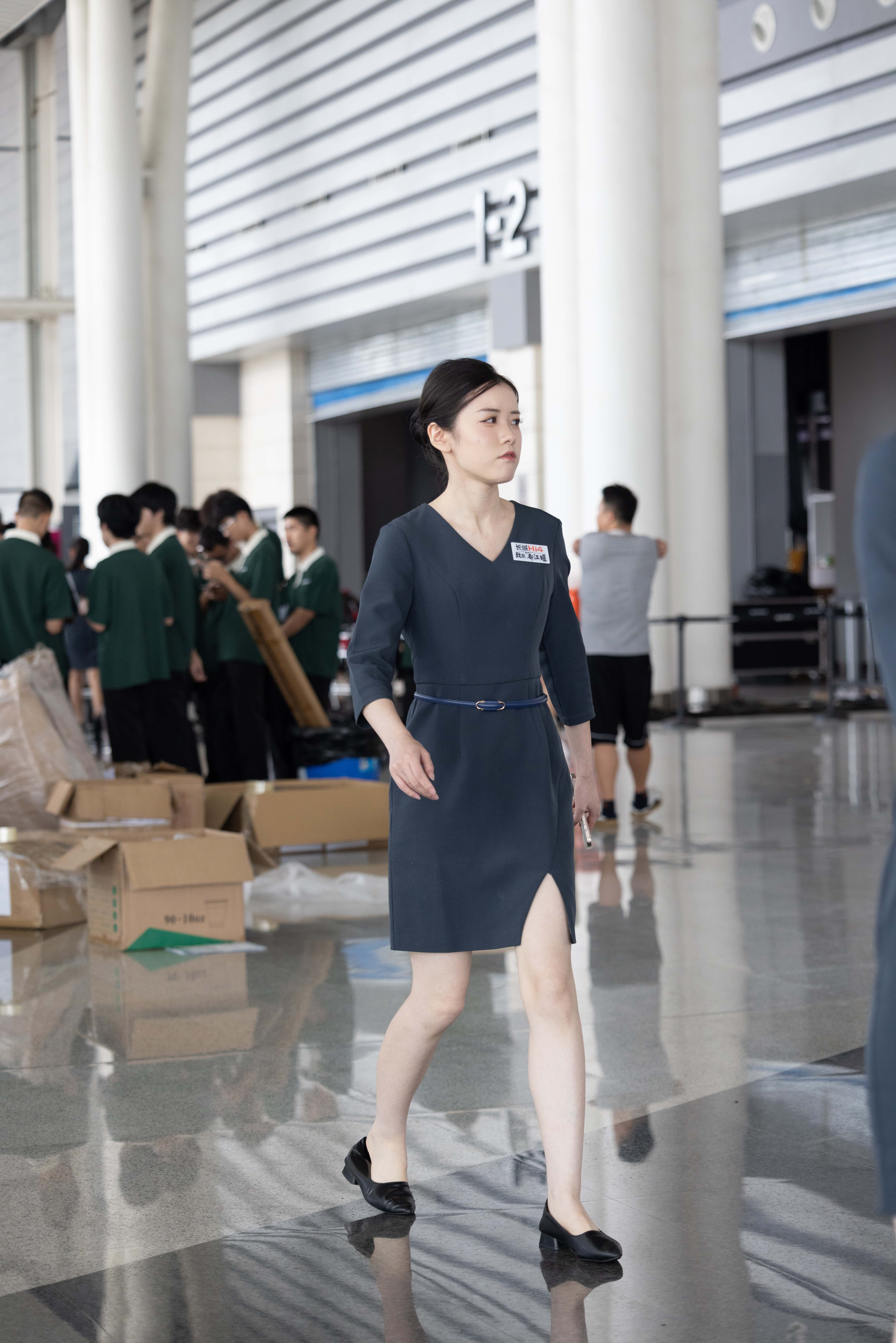 GS-T1034 成都车展-最爱的一个极品长城礼仪小姐姐换鞋和春光 【54P 726M】