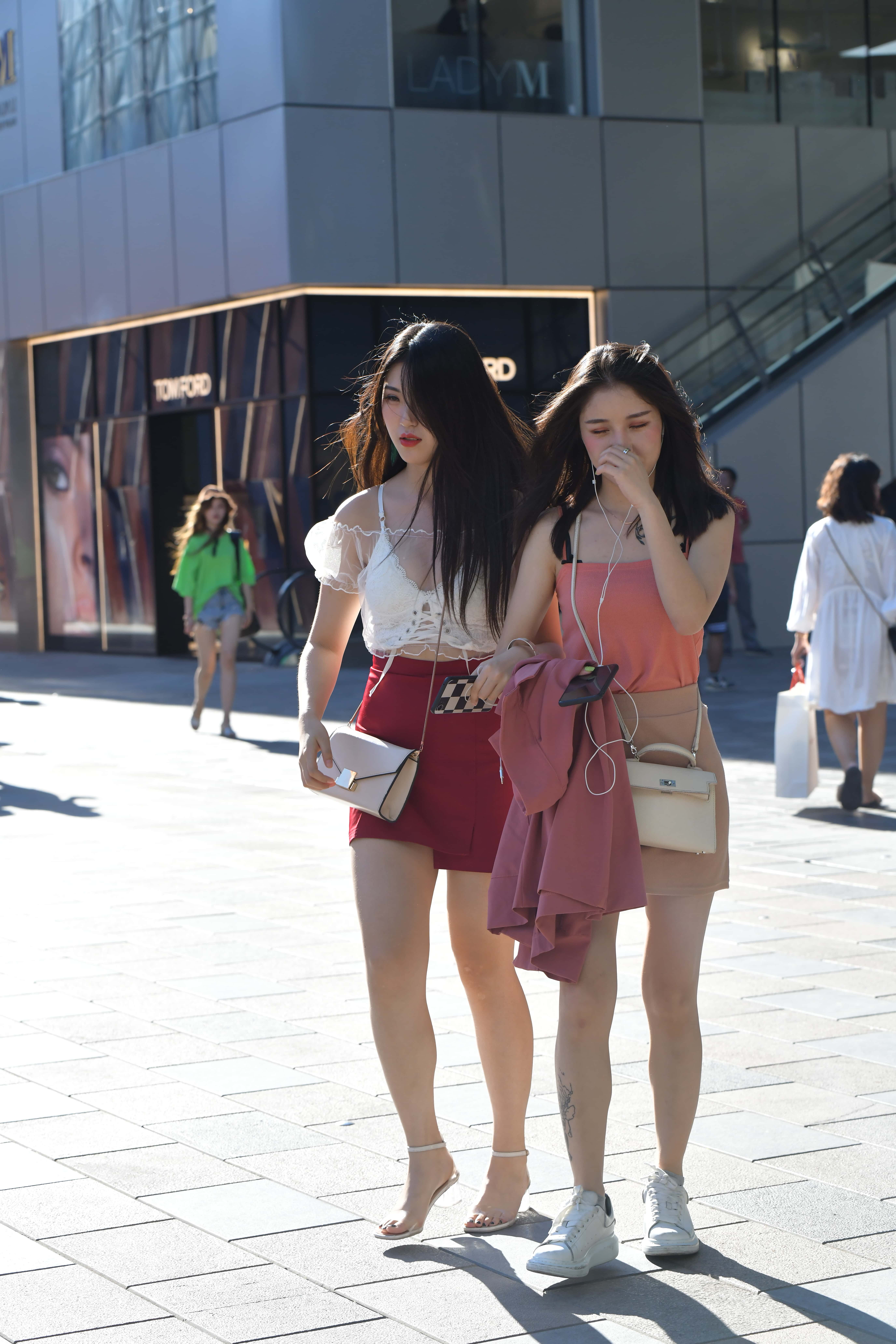 GS-T1012 两位短裙美女 【40P  980M】