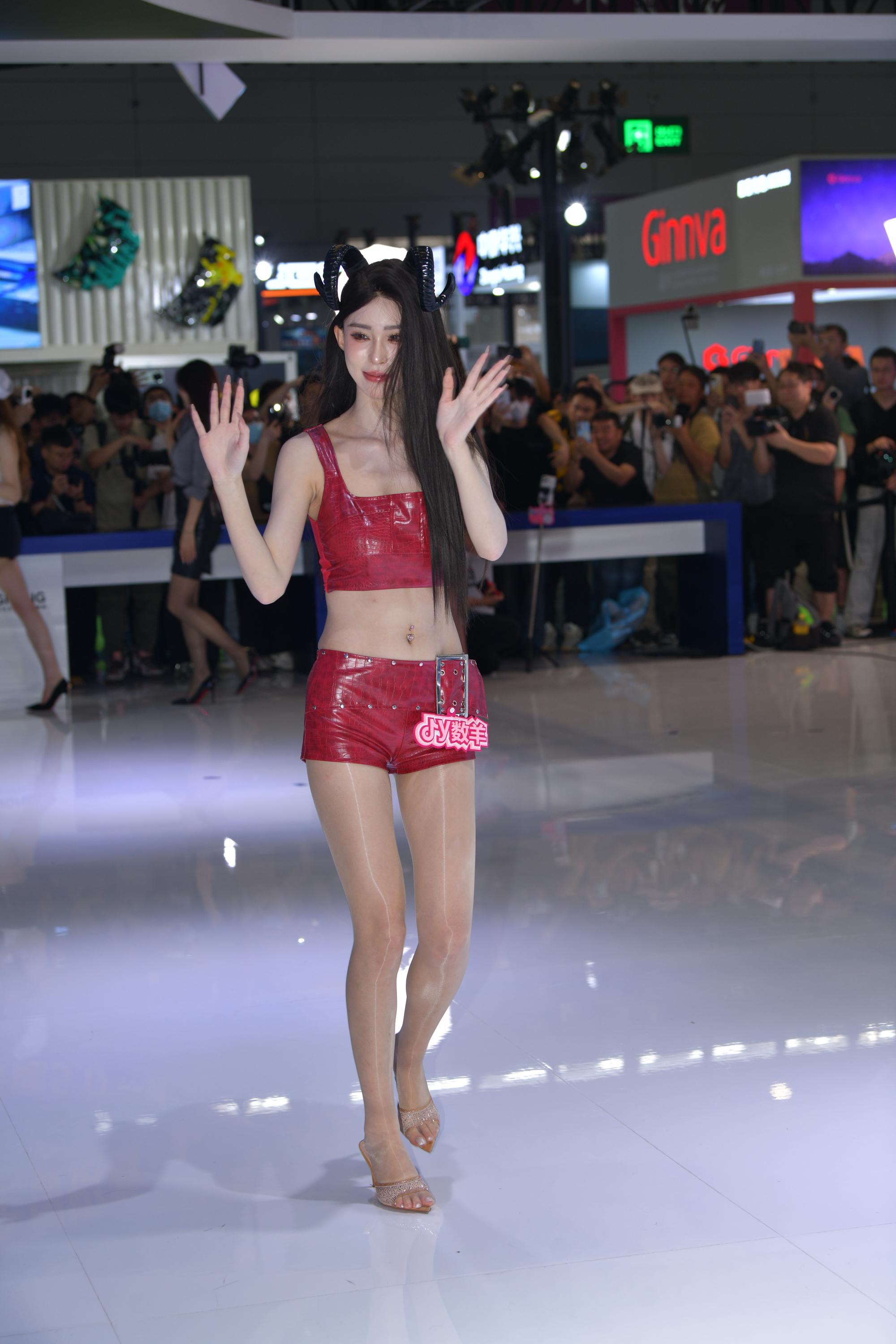 GS-T1074 20260322数羊红色皮短裤丝袜【67P 1.61G】