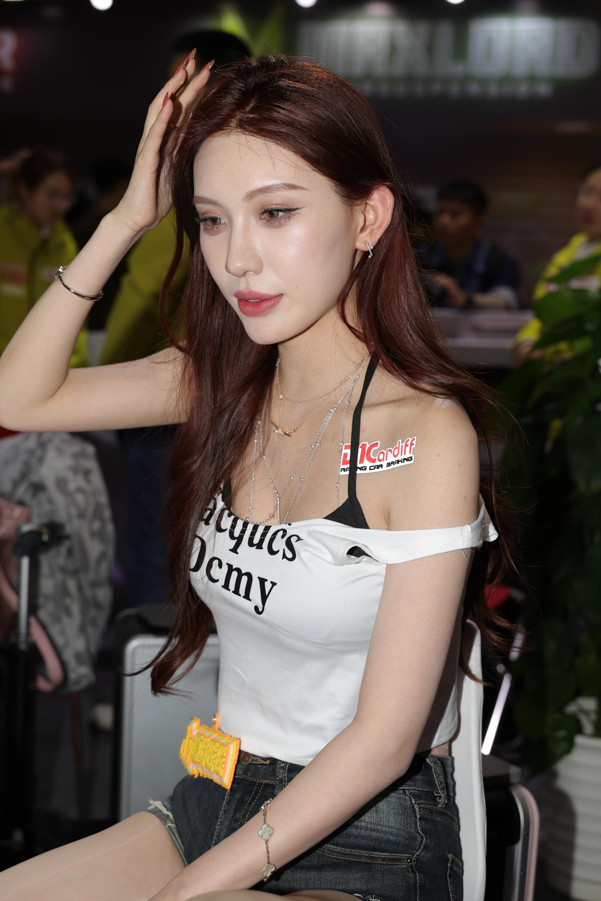 GS-T1059 20250227后台休息的网红原味瑶瑶油亮肉丝震撼视觉【141P 2.72G】