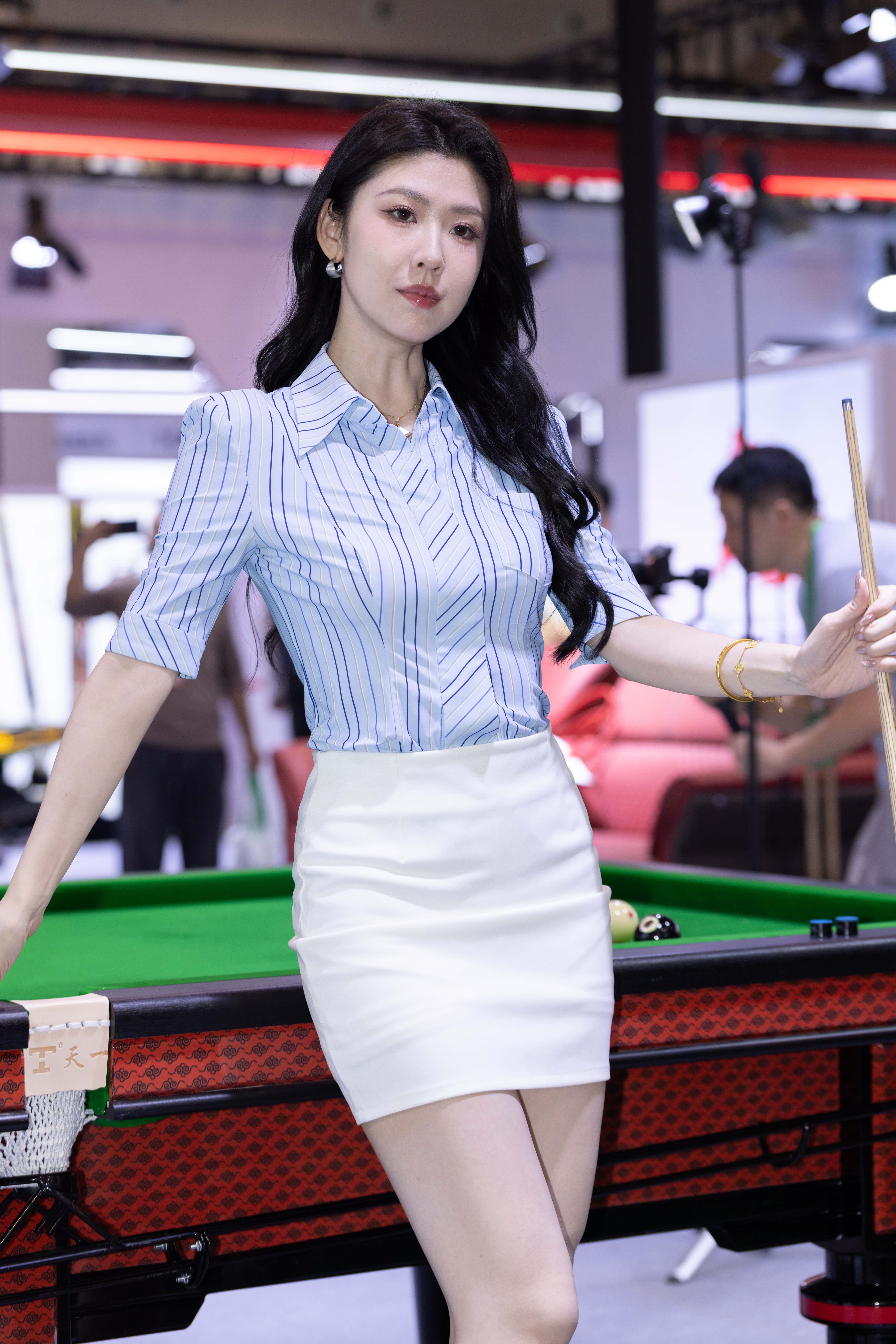 No.10216 弦子的雪白美腿 [145P-1.17GB]