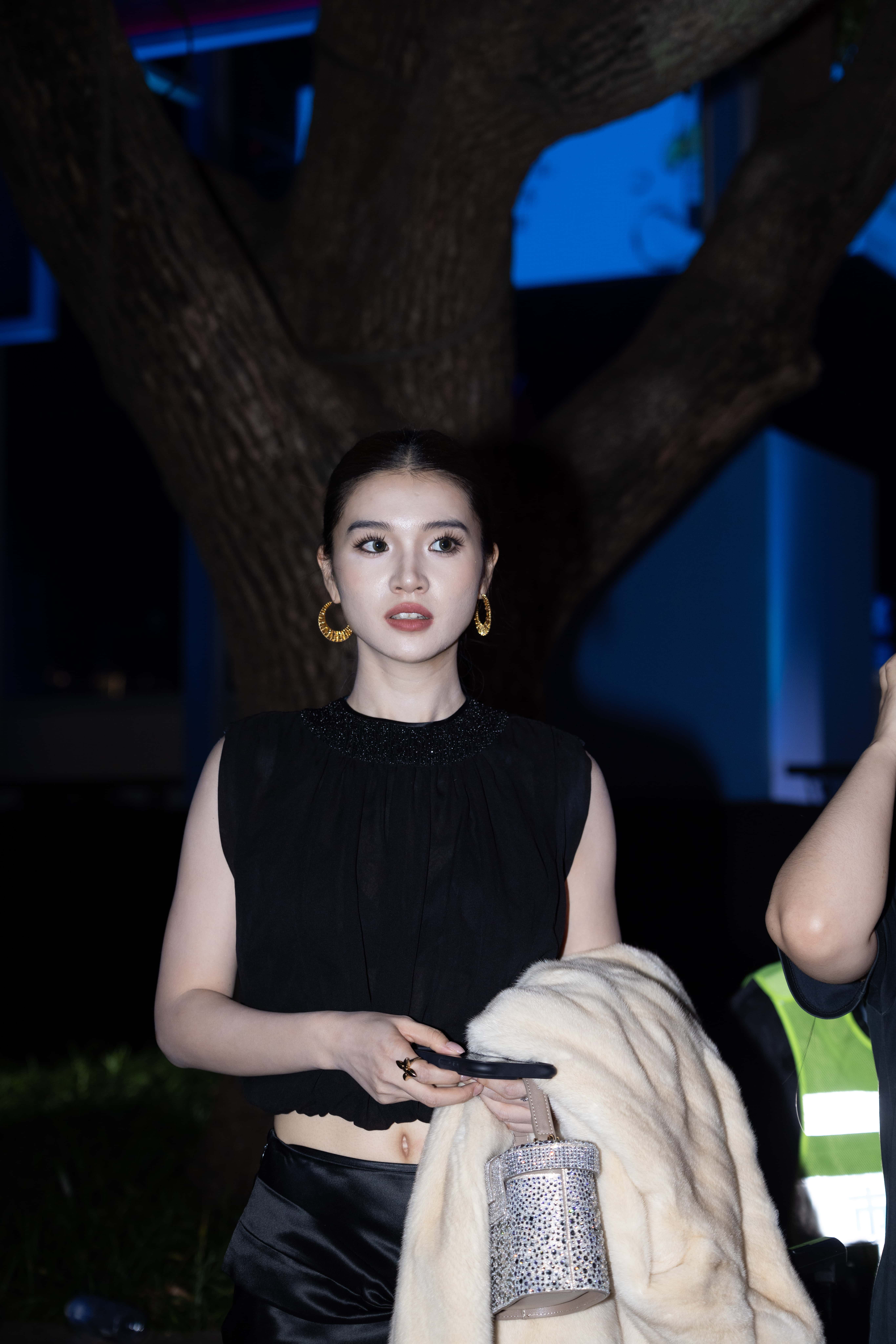 GS-X1035 黑色长裙 【60P 0.46G】