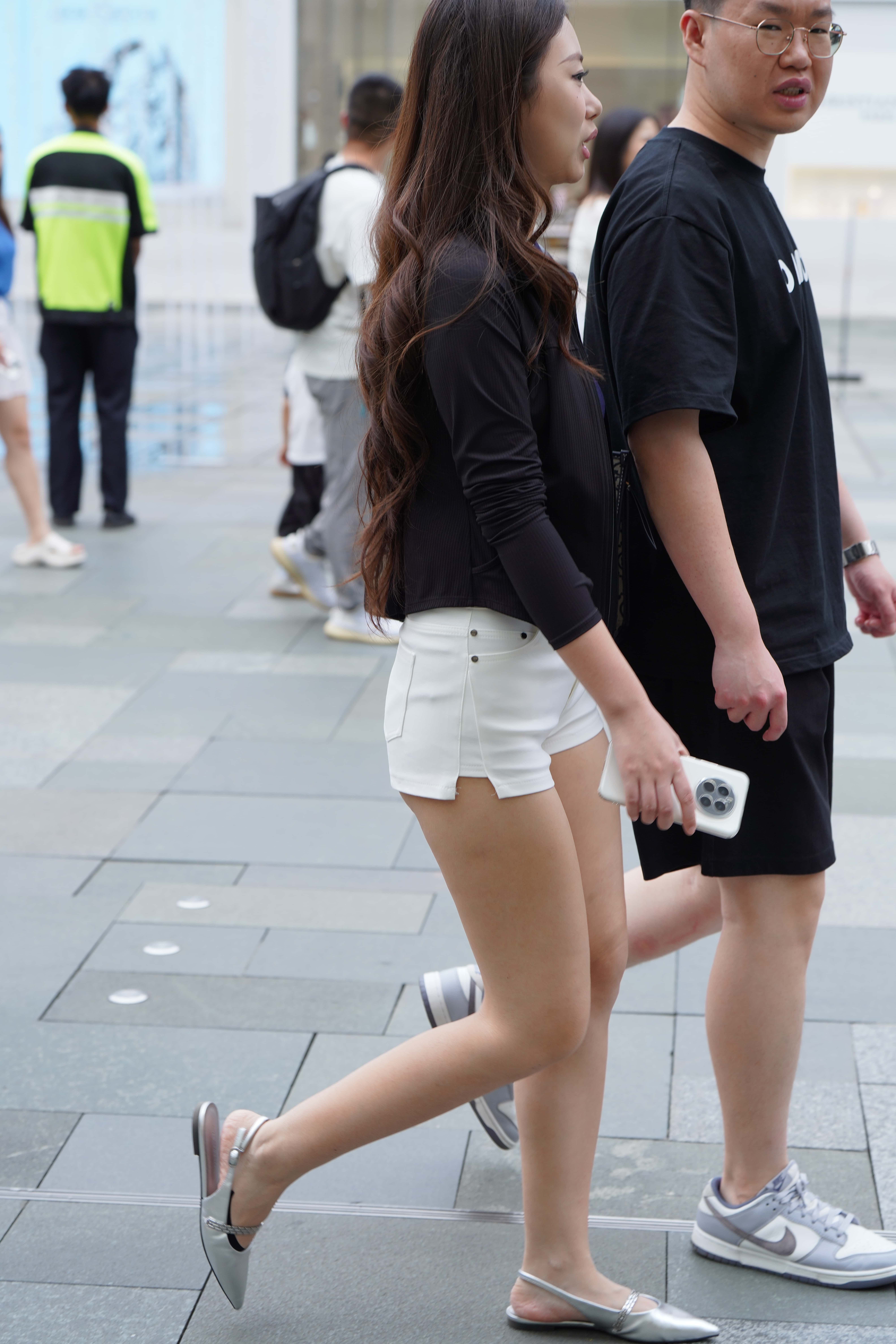 GS-T974 很有味道的热裤美眉 【47P 739M】