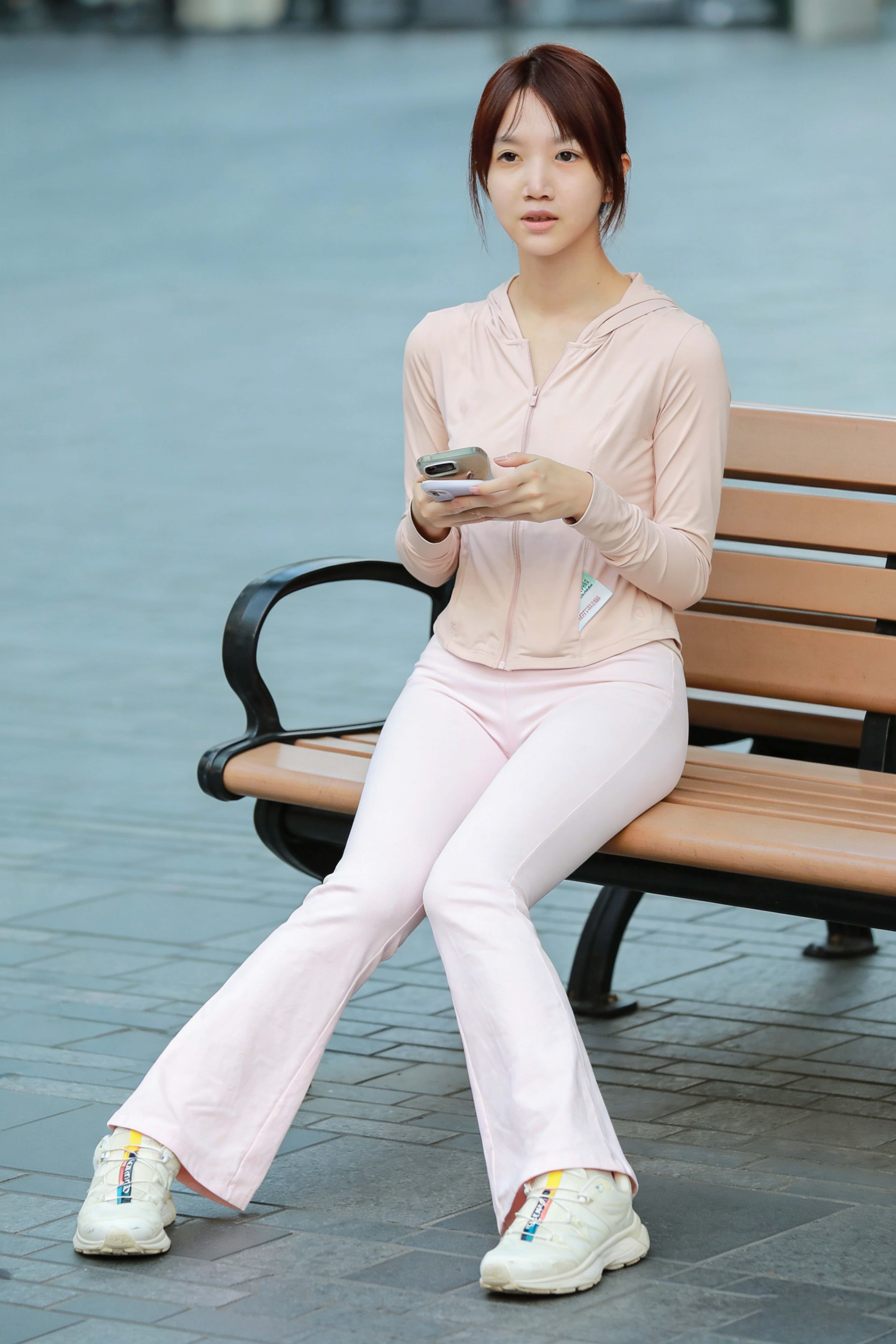 AI023 今天天气真好【110P 1.41G】