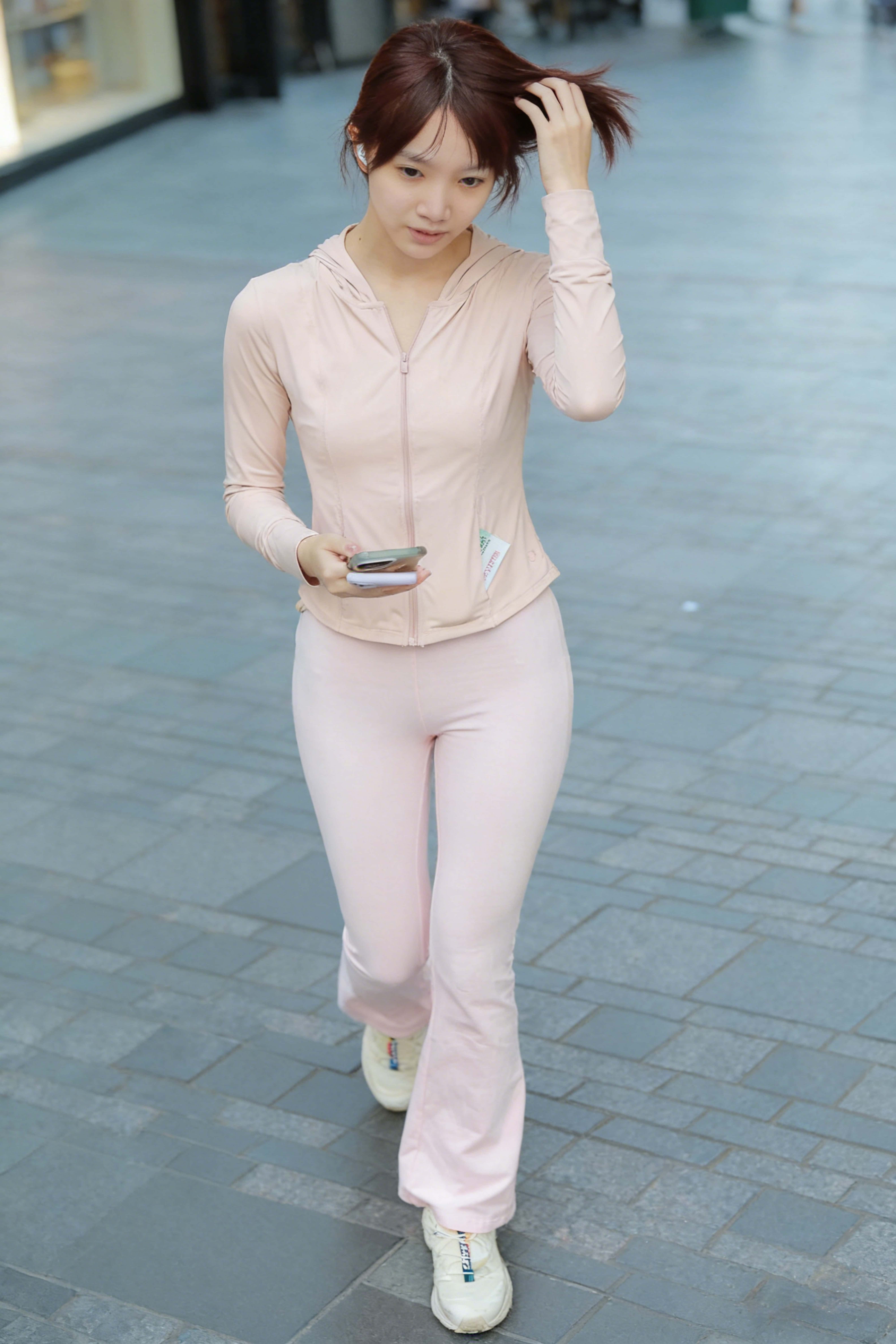 AI023 今天天气真好【110P 1.41G】